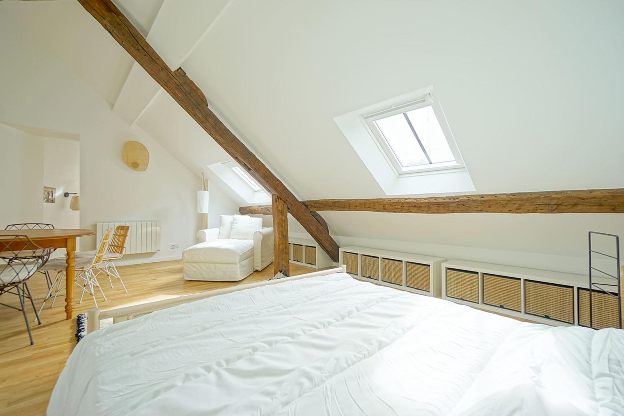 Beautiful Bright Apartment Near The Marais