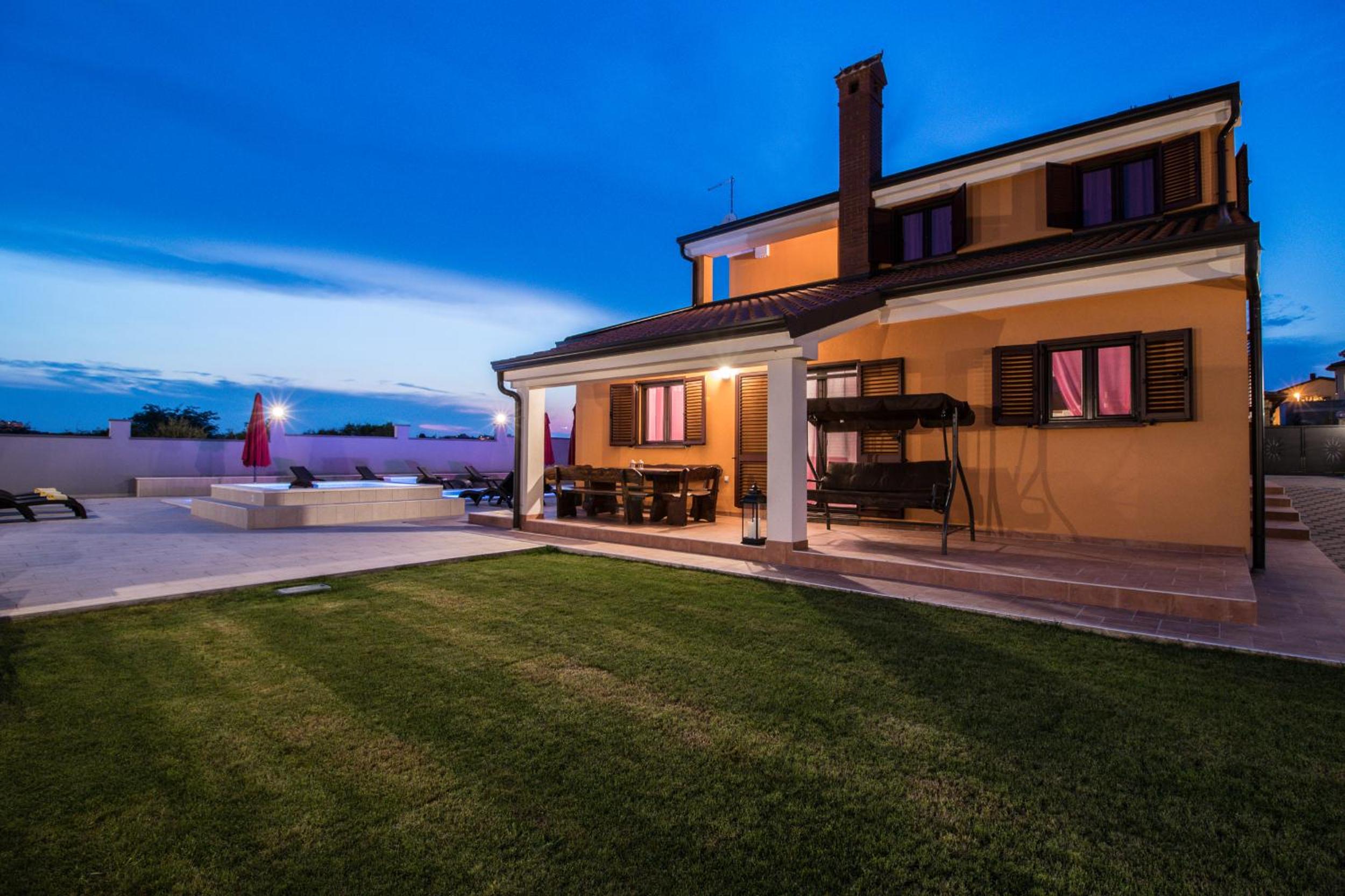 Luxury villa Hedone with pool & whirpool in Pula near the beach