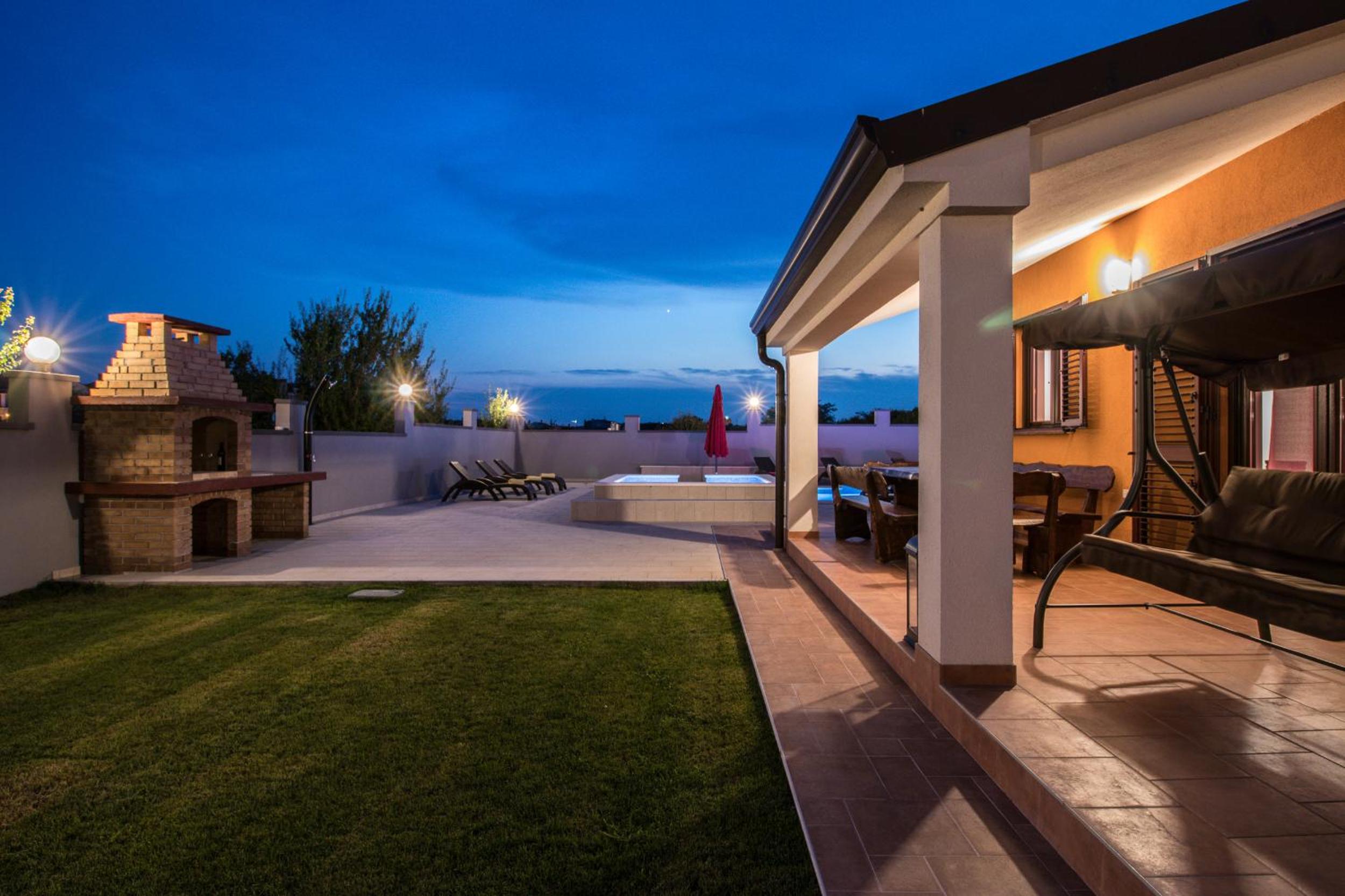 Luxury villa Hedone with pool & whirpool in Pula near the beach view 4