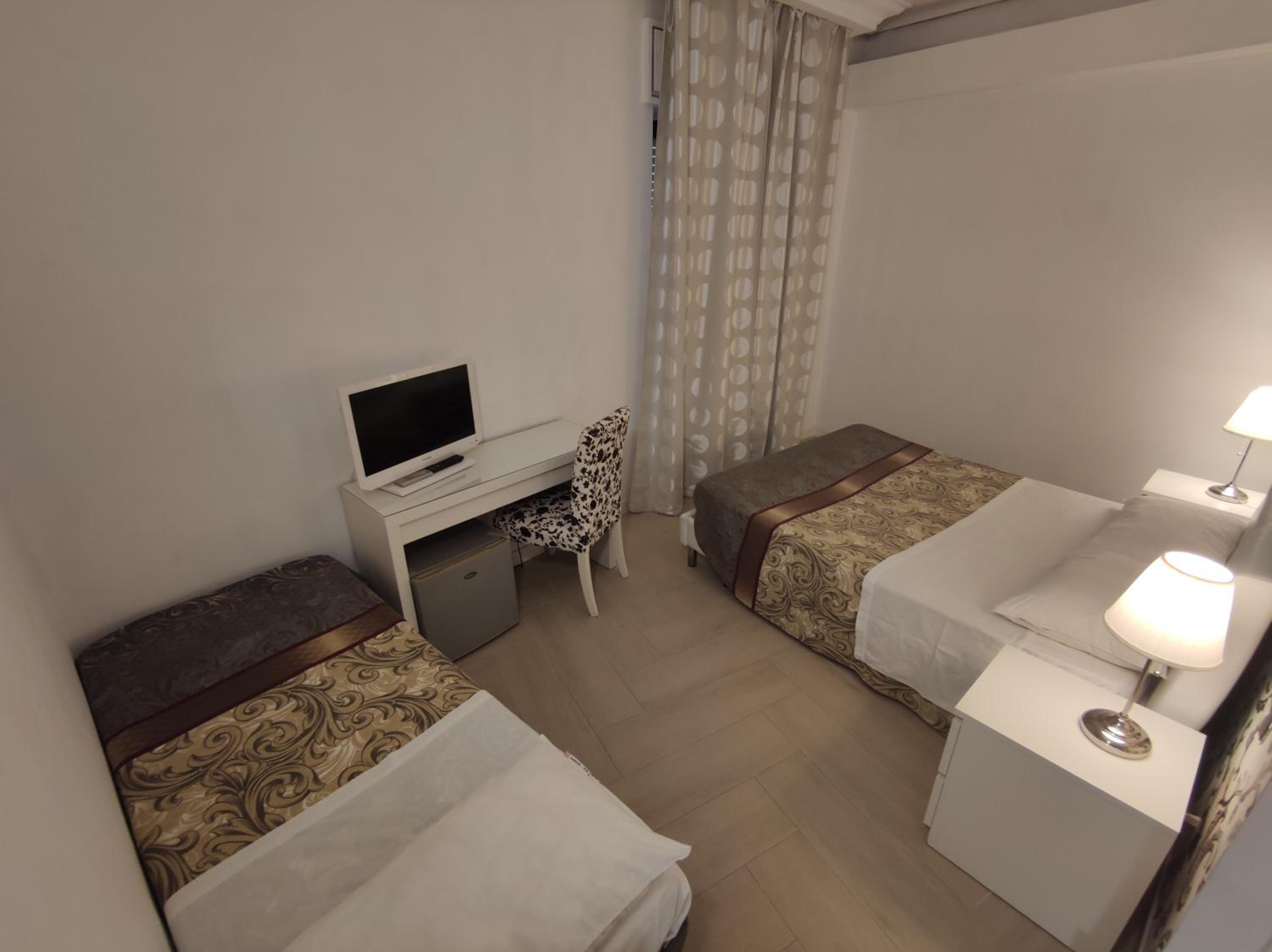 SAMI Rooms - Teatro a 400 mt - Ortigia a 1500 mt - Prenotazioni solo con B00KING - Reservation only with B00KING -