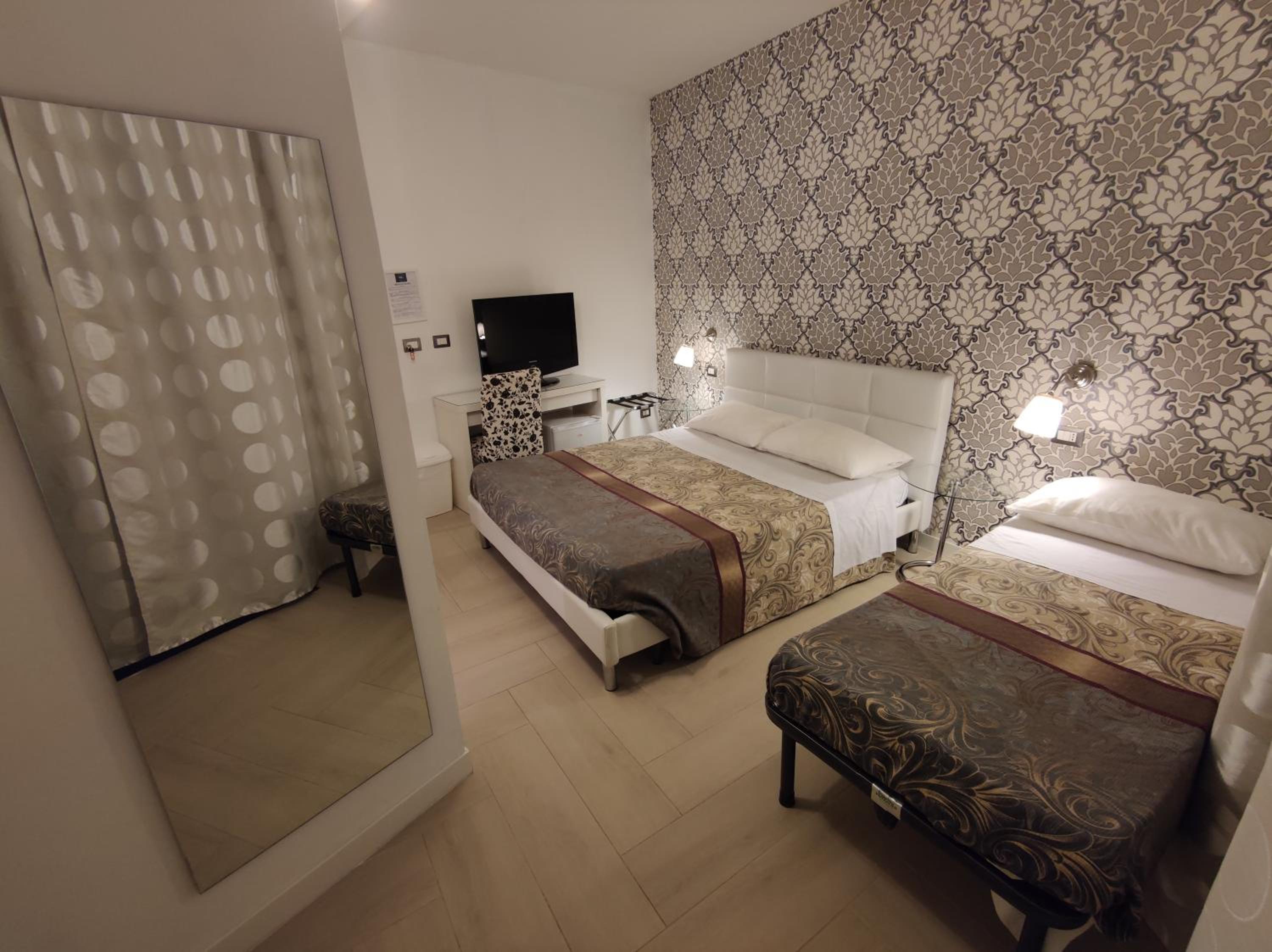 SAMI Rooms - Teatro a 400 mt - Ortigia a 1500 mt - Prenotazioni solo con B00KING - Reservation only with B00KING -