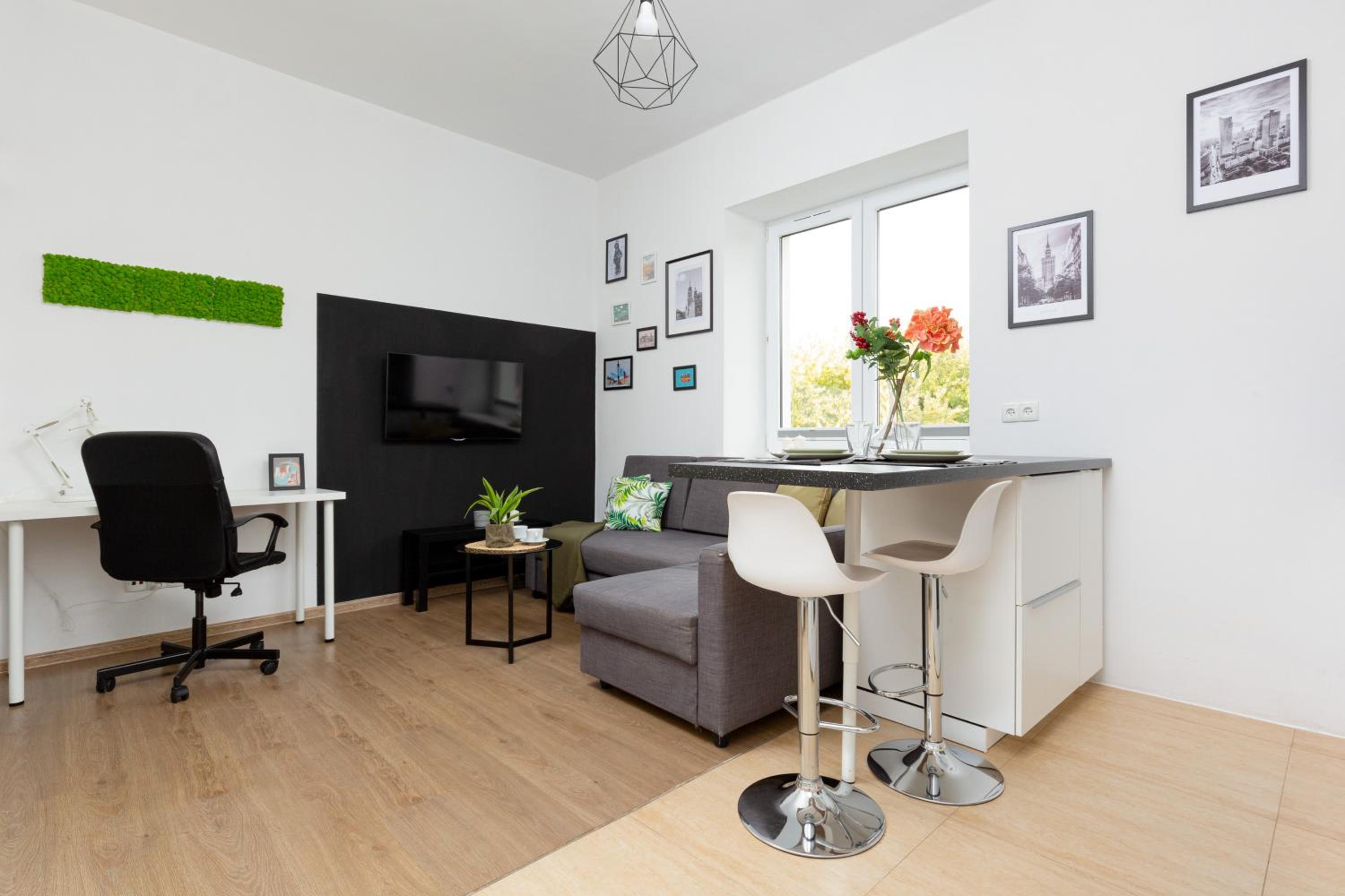 Metro Młynów Warsaw Wola Apartment Długosza by Renters