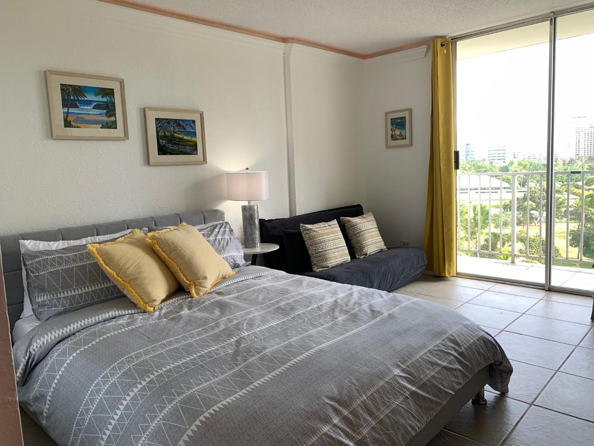 Your Little Piece of Paradise Pool, BBQ & Wifi at Inn on the Park 613 view 2