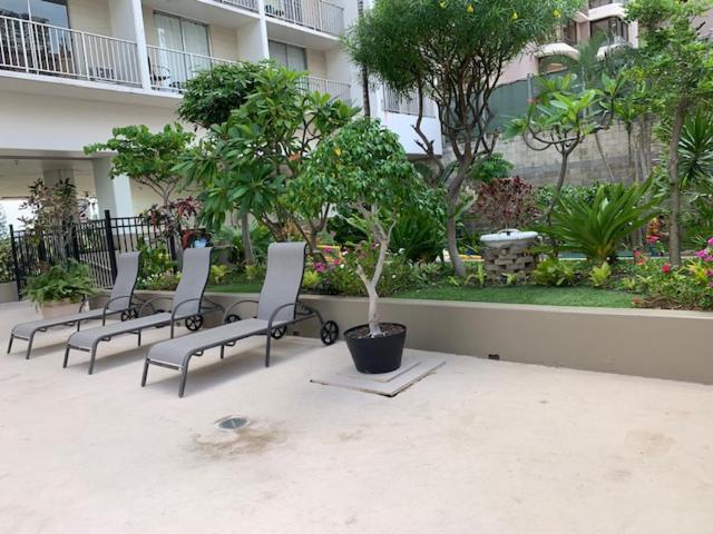 Your Little Piece of Paradise Pool, BBQ & Wifi at Inn on the Park 613