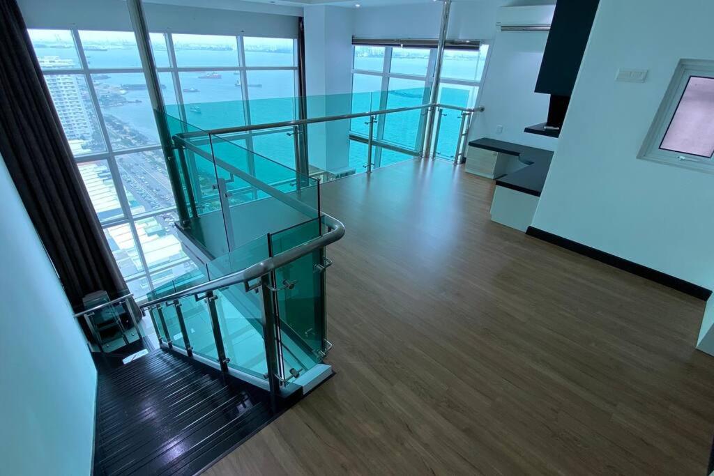 The Maritime Suite @ Panoramic Duplex photo 6