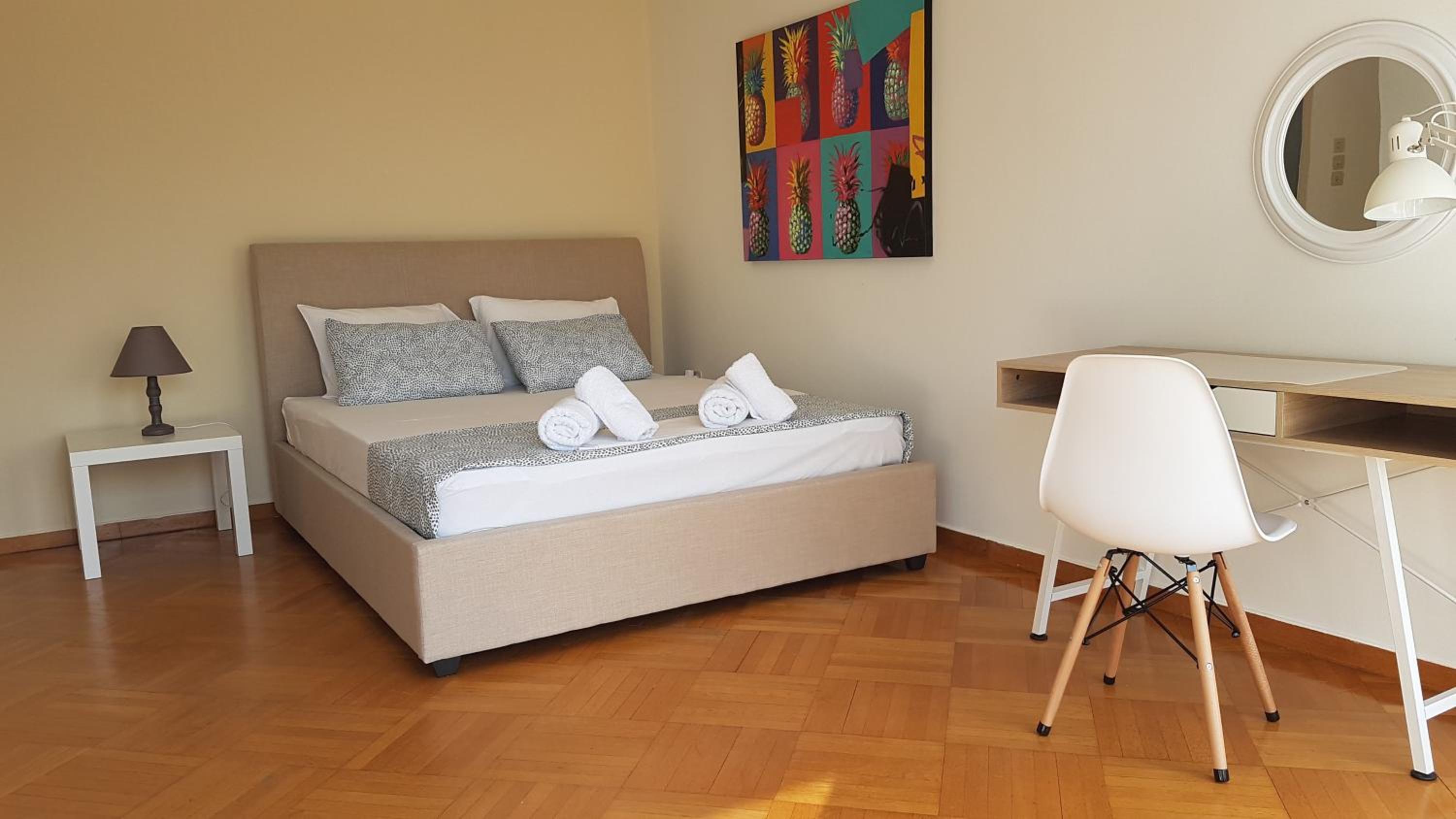Orange Apartment - Athens Center, 3 BD, 1.5 BATH