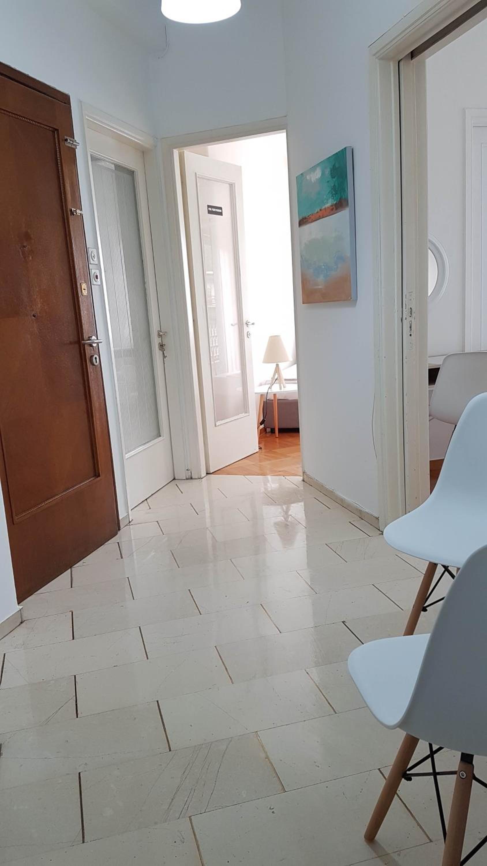 Orange Apartment - Athens Center, 3 BD, 1.5 BATH