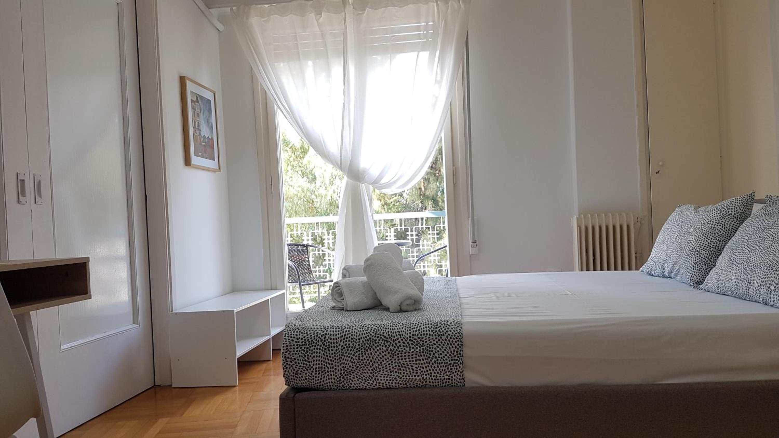 Orange Apartment - Athens Center, 3 BD, 1.5 BATH