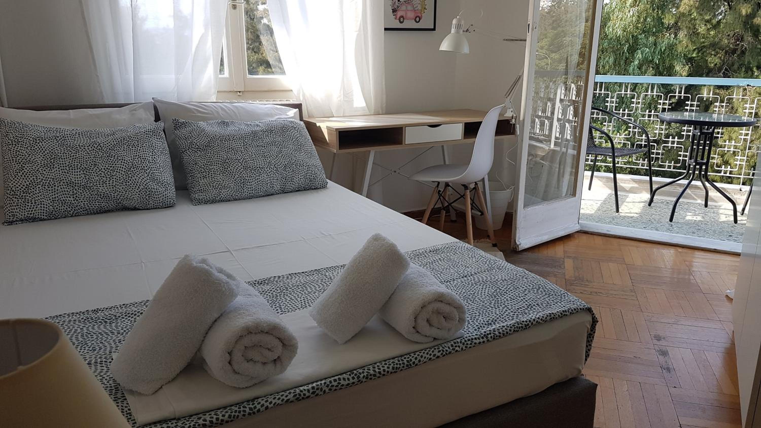 Orange Apartment - Athens Center, 3 BD, 1.5 BATH