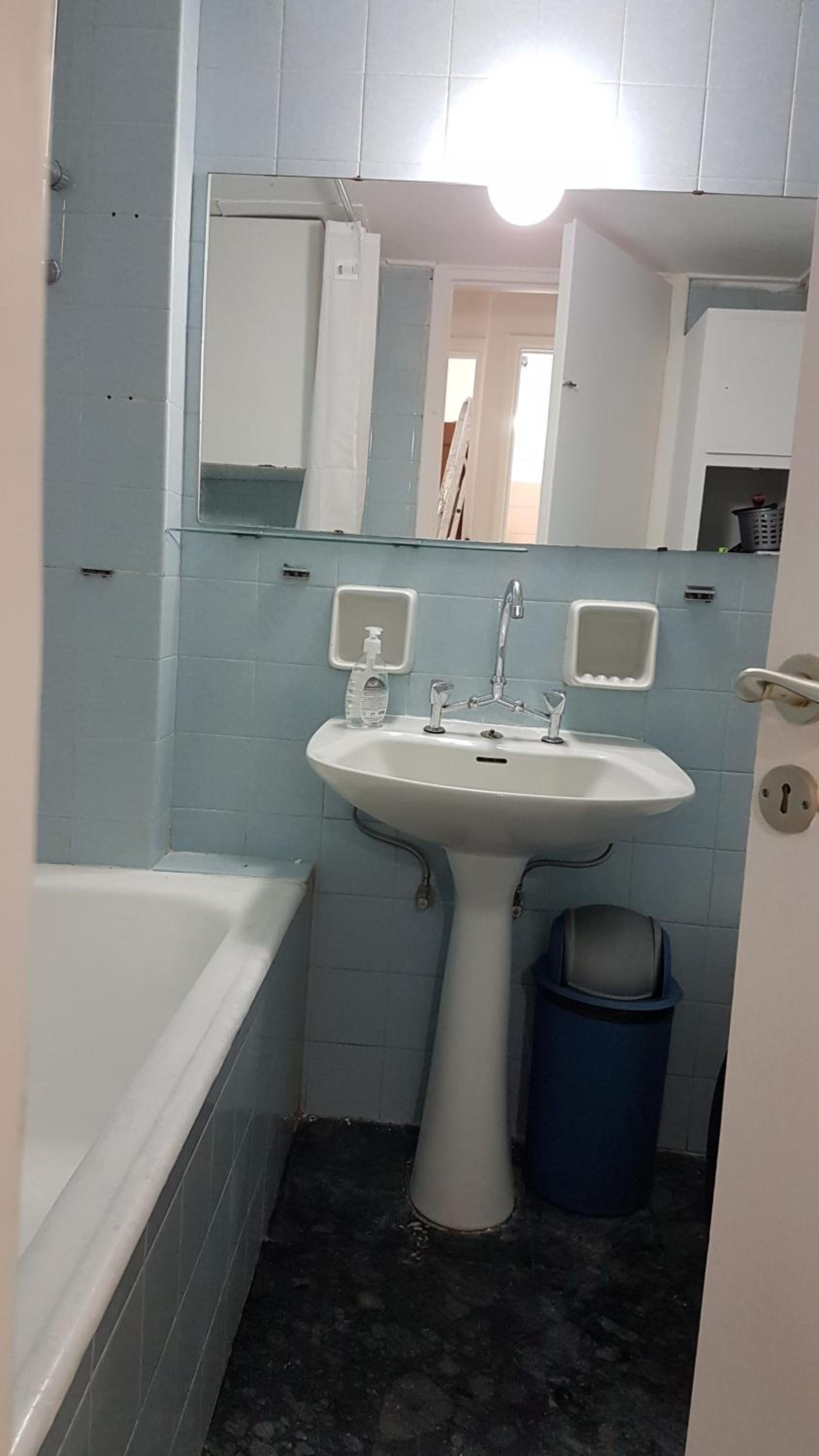 Orange Apartment - Athens Center, 3 BD, 1.5 BATH