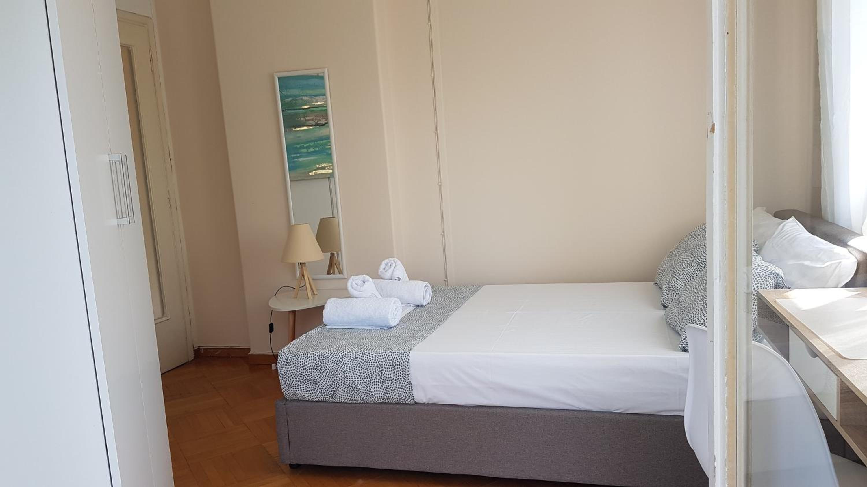 Orange Apartment - Athens Center, 3 BD, 1.5 BATH