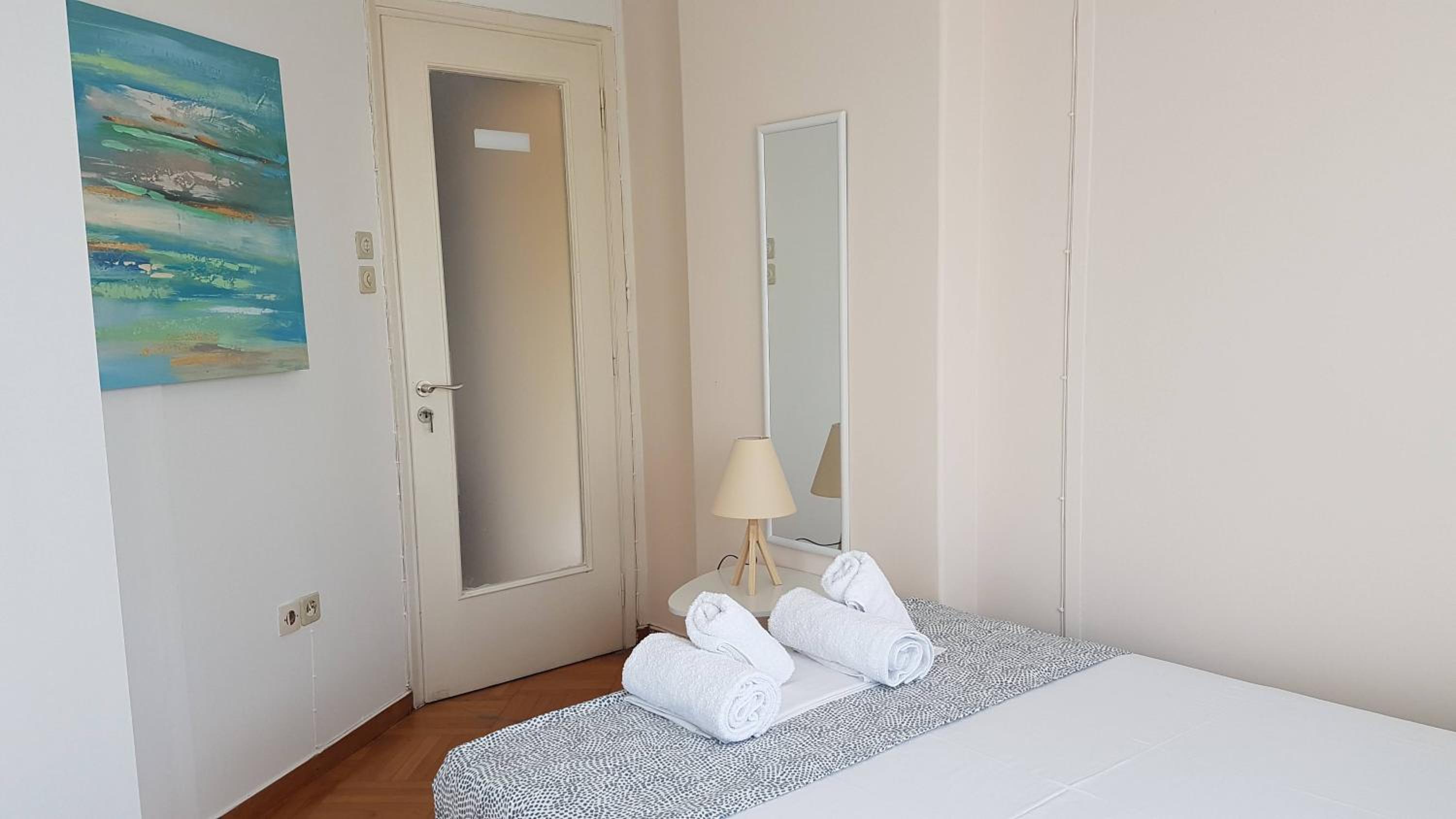 Orange Apartment - Athens Center, 3 BD, 1.5 BATH