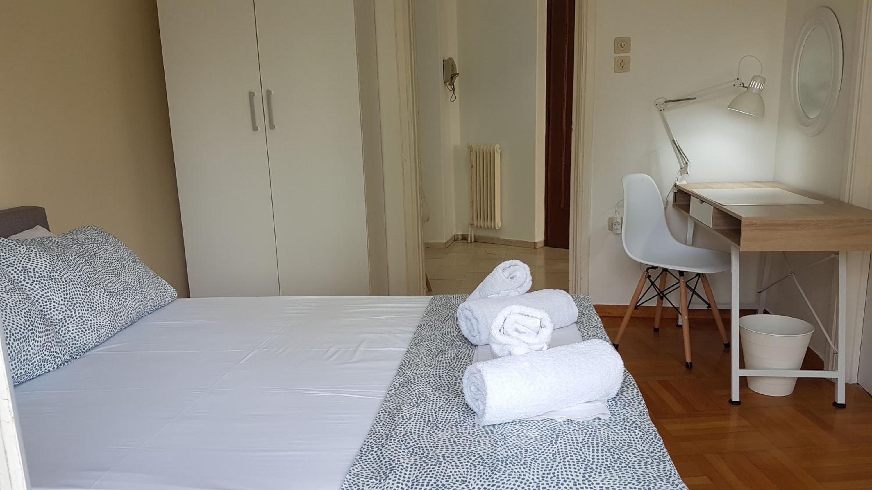 Orange Apartment - Athens Center, 3 BD, 1.5 BATH