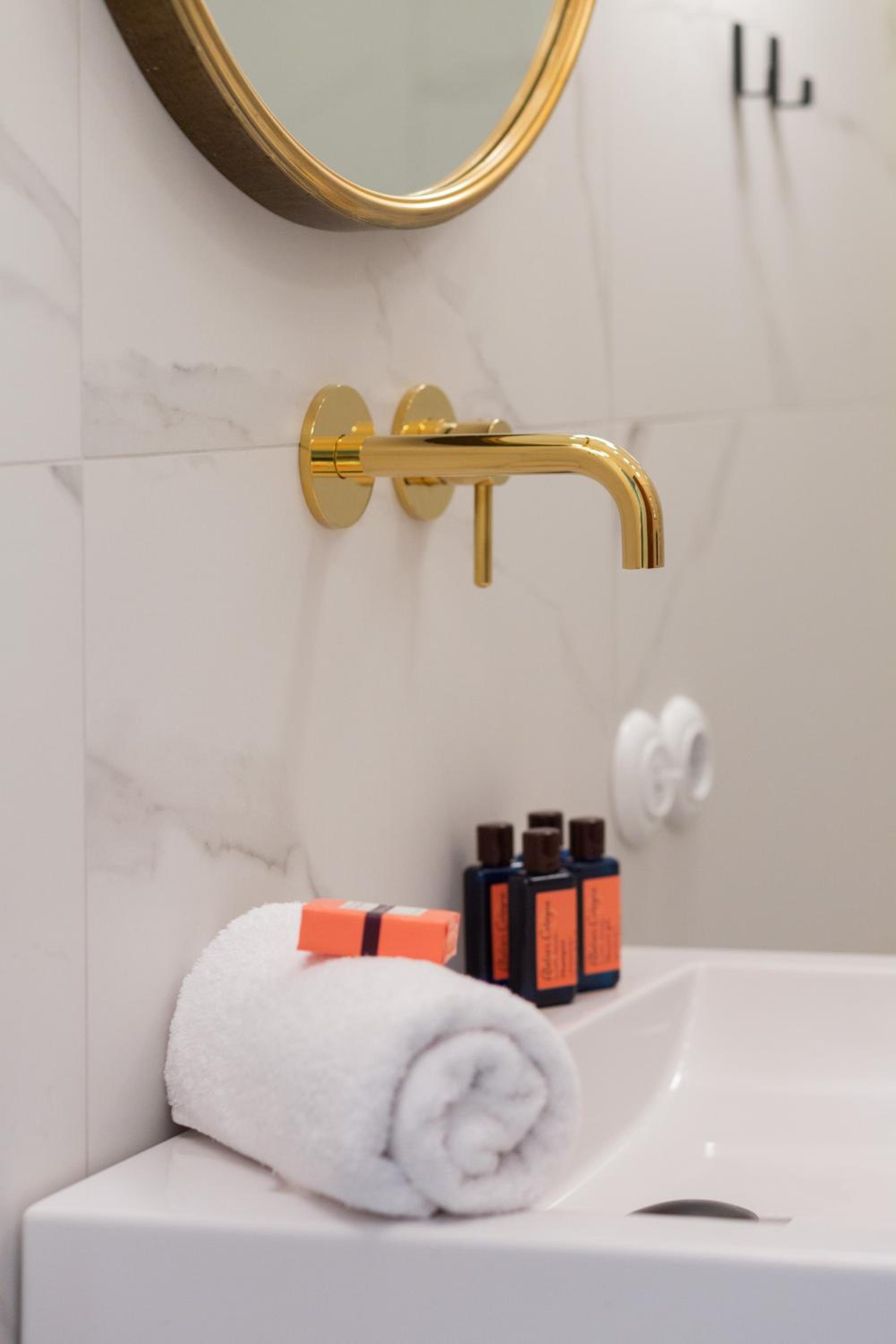 LUX Golden Apartment Praga Kępna by Renters Prestige view 4