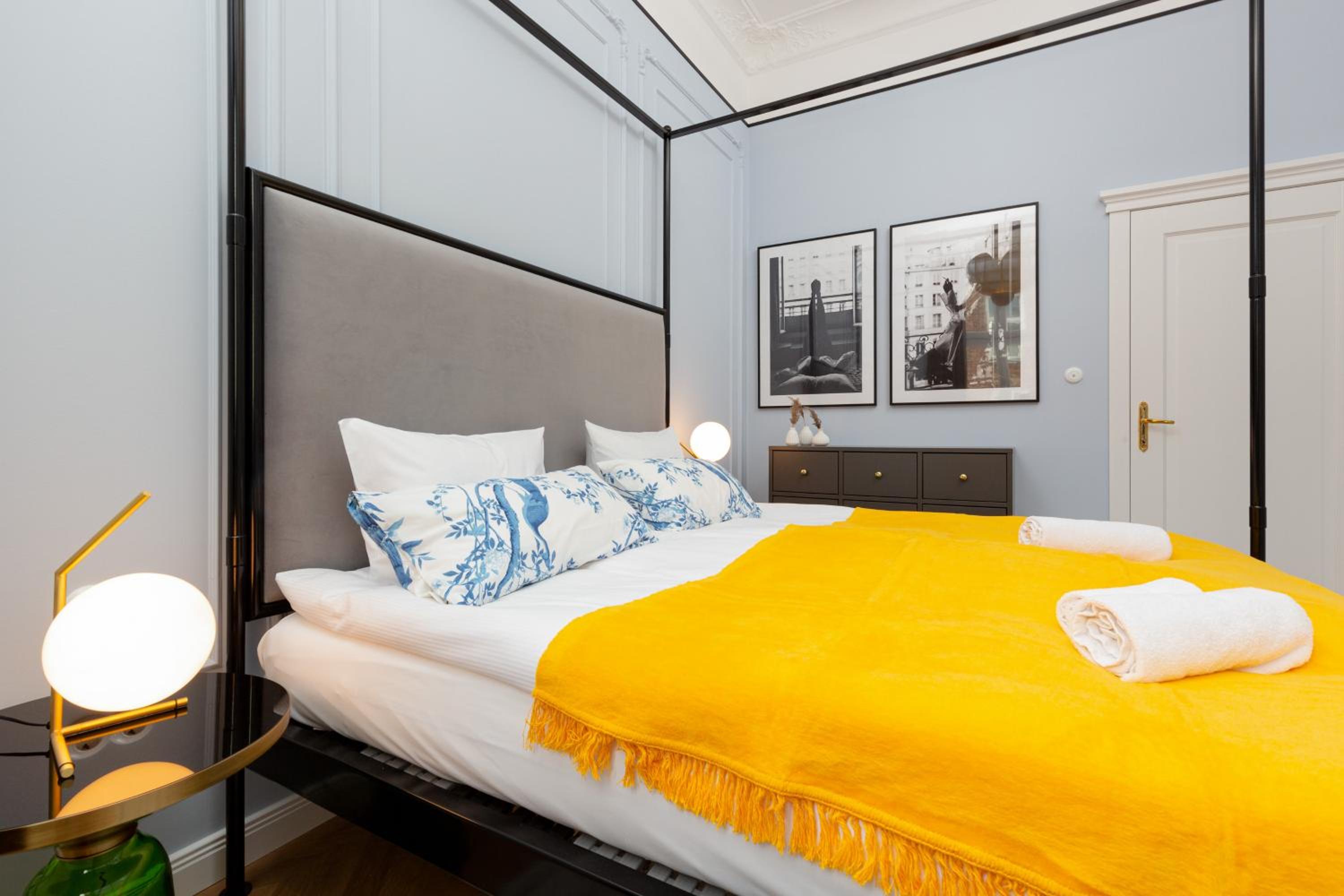 LUX Golden Apartment Praga Kępna by Renters Prestige view 2
