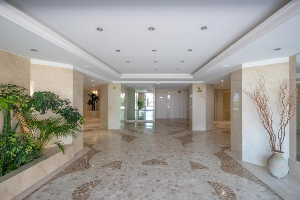 Center Bay Luxueux appartement avec vue mer 6 eme etage