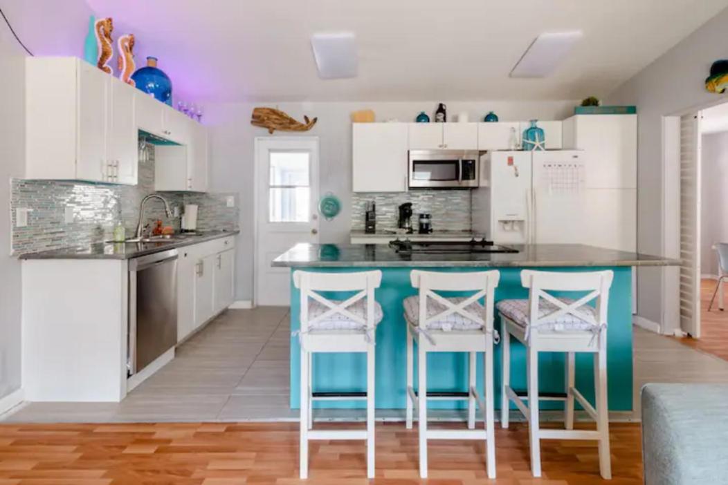 Hotel Near the Beach 3 bed 2bath sleeps 6 - Image 1