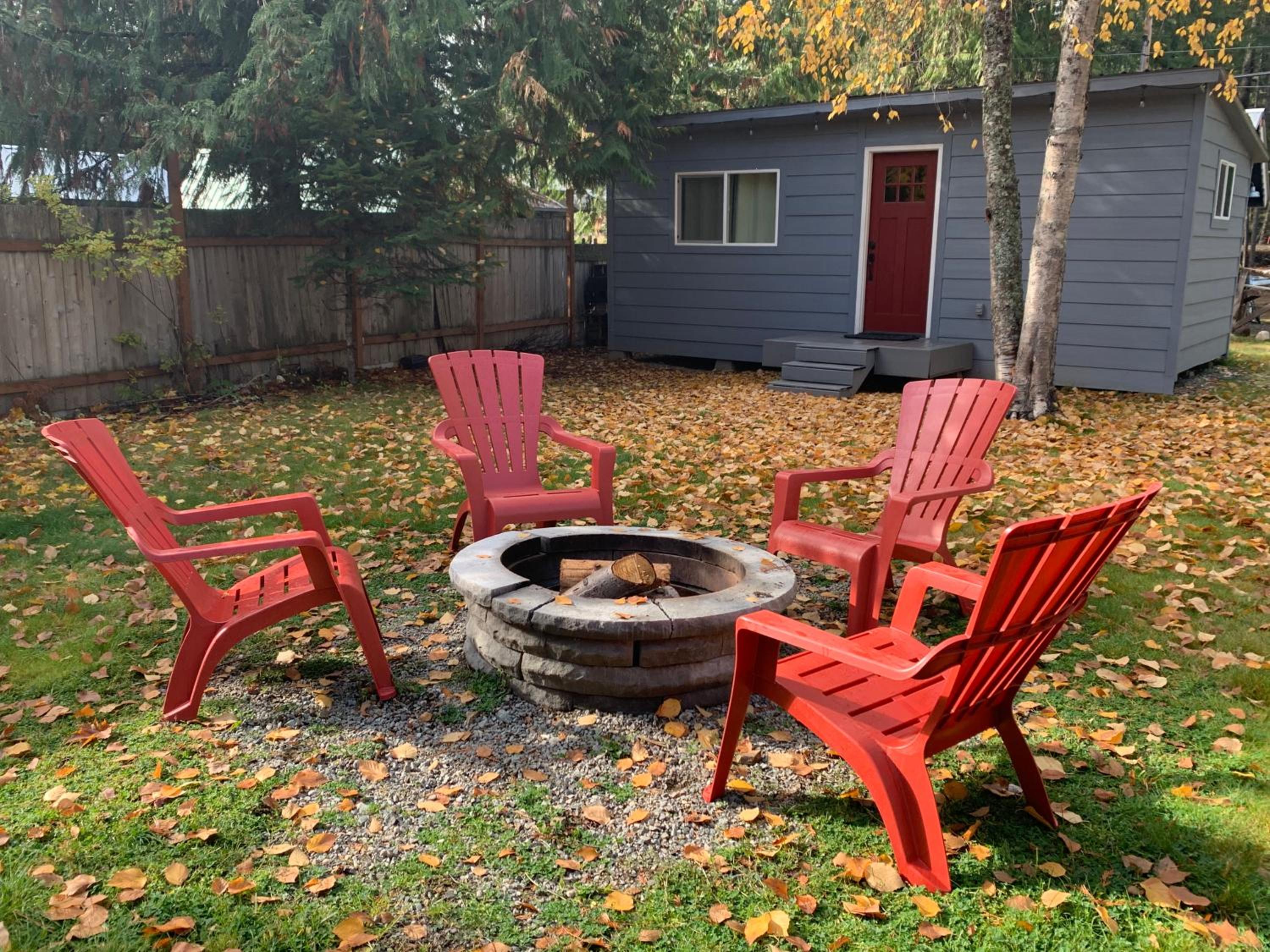 Beautiful Bungalow and Bunk House, Close to Lake view 4