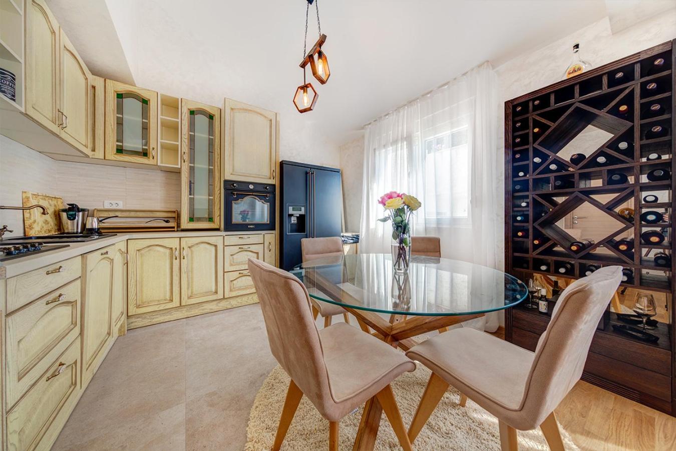 Kings Apartments photo 3