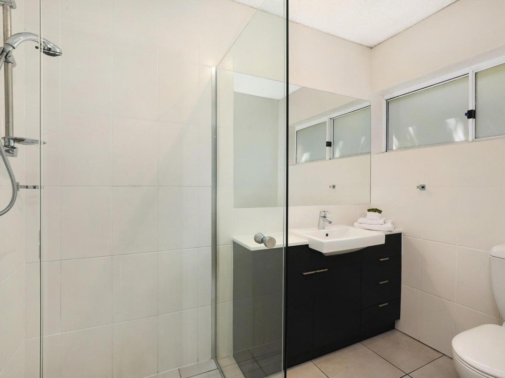Apartment 2 Belmore Terrace 11