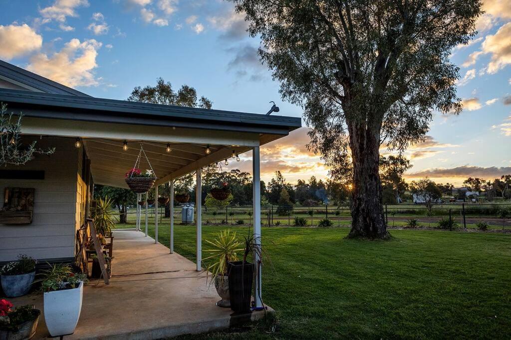 EdenValley Private Manicured Gardens with Fire Pit