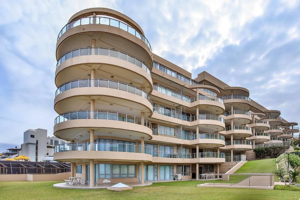 102 Bermuda-Comfortable ground floor on main beach
