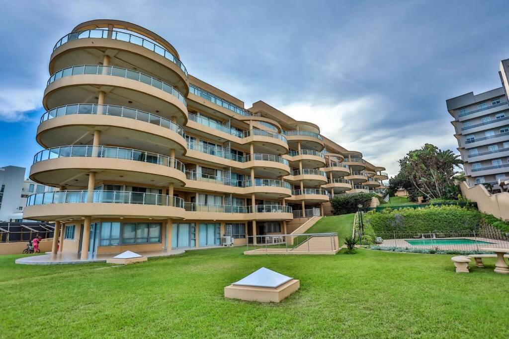 102 Bermuda-Comfortable ground floor on main beach