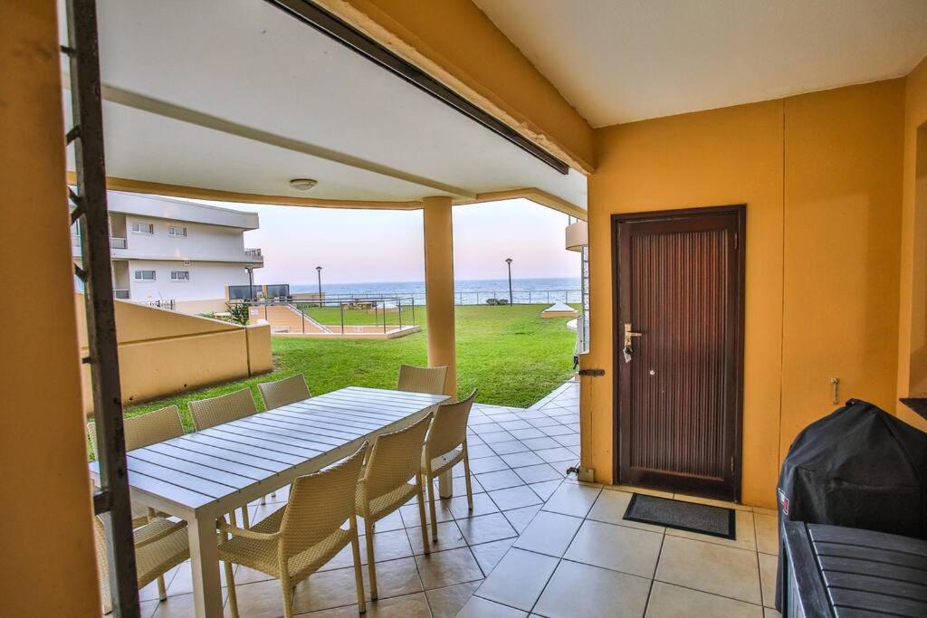 102 Bermuda-Comfortable ground floor on main beach