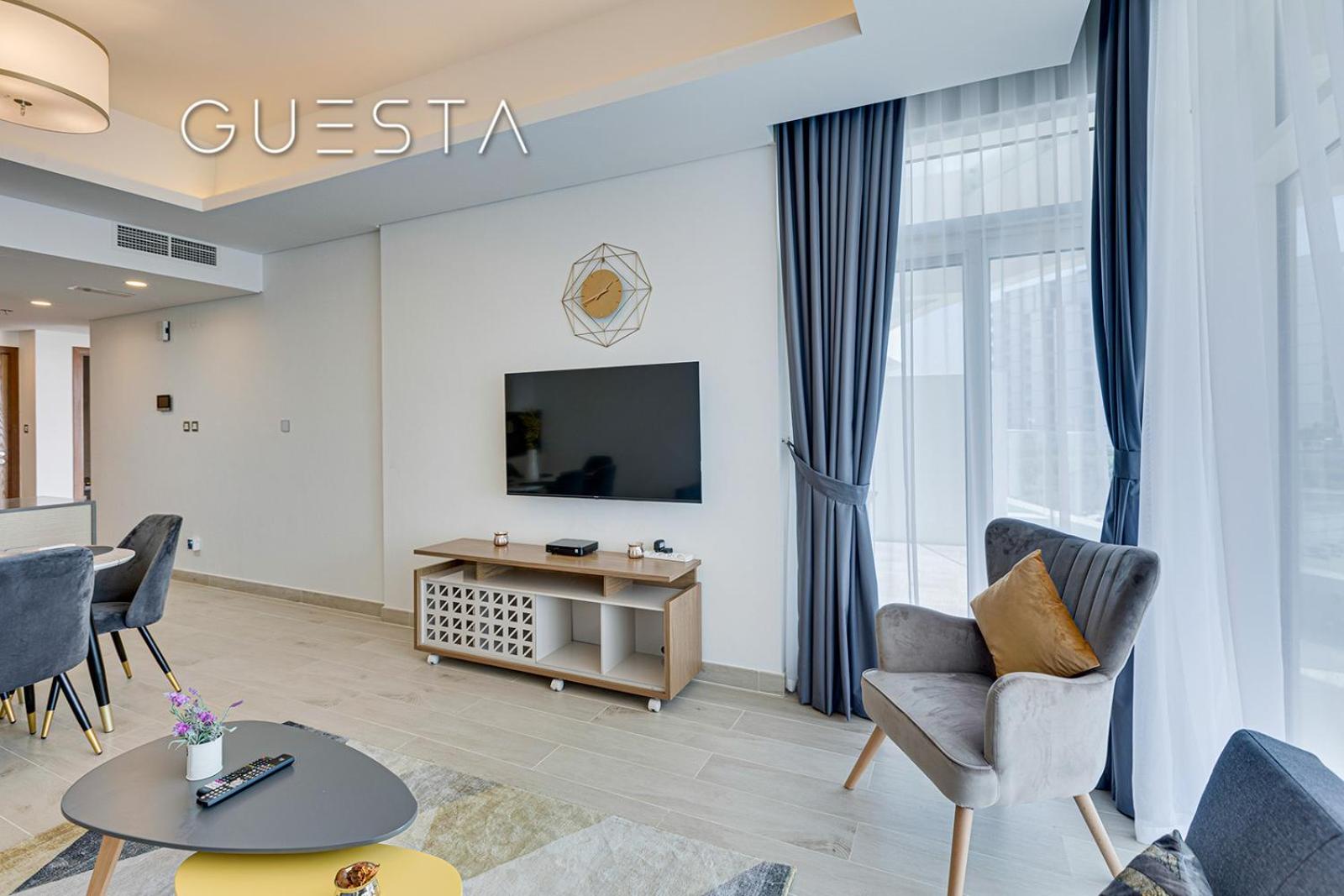 Azizi Mina The Palm, Free beach and pool access