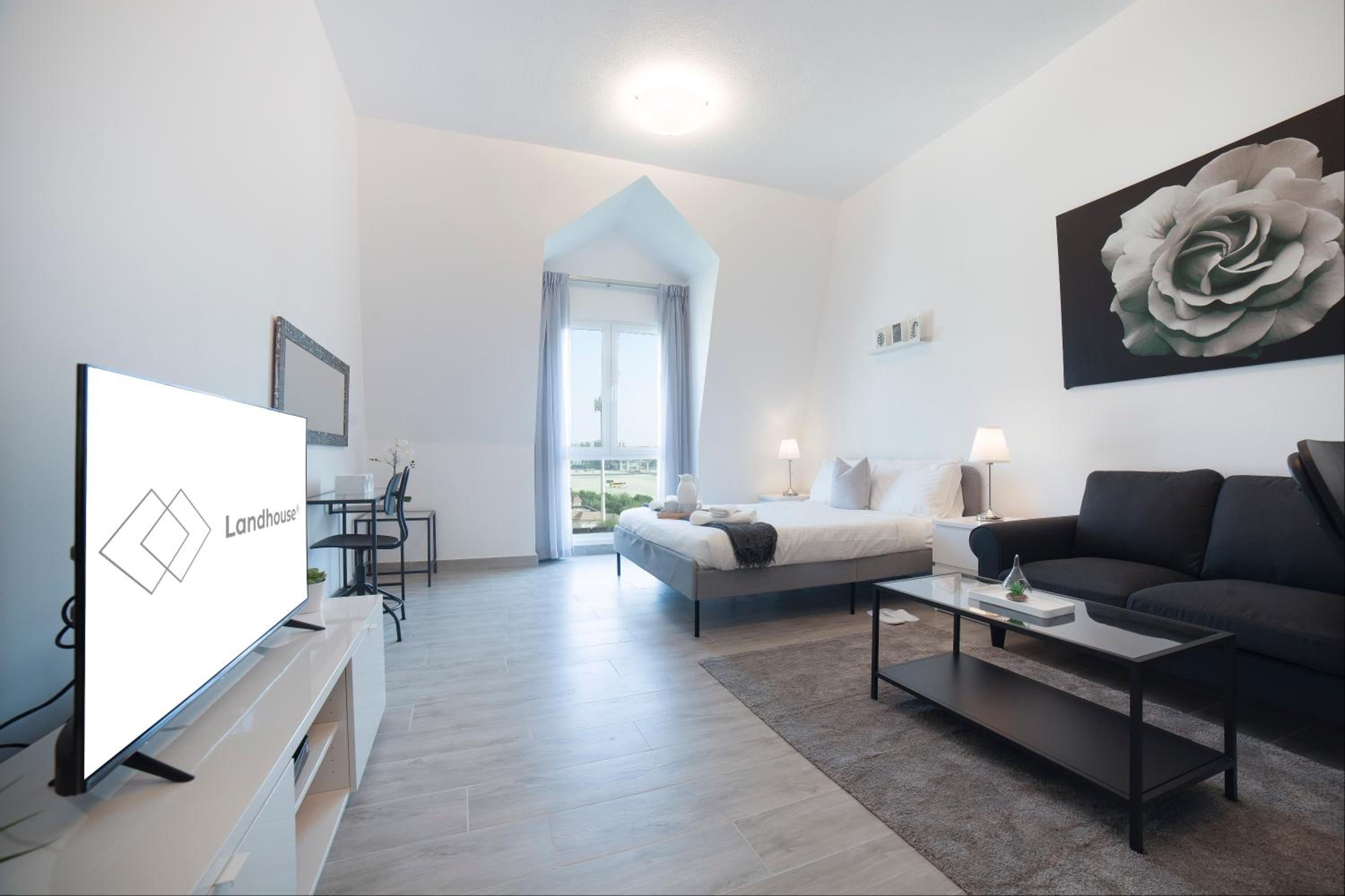 LUXE Studio Near Discovery Gardens Metro Station