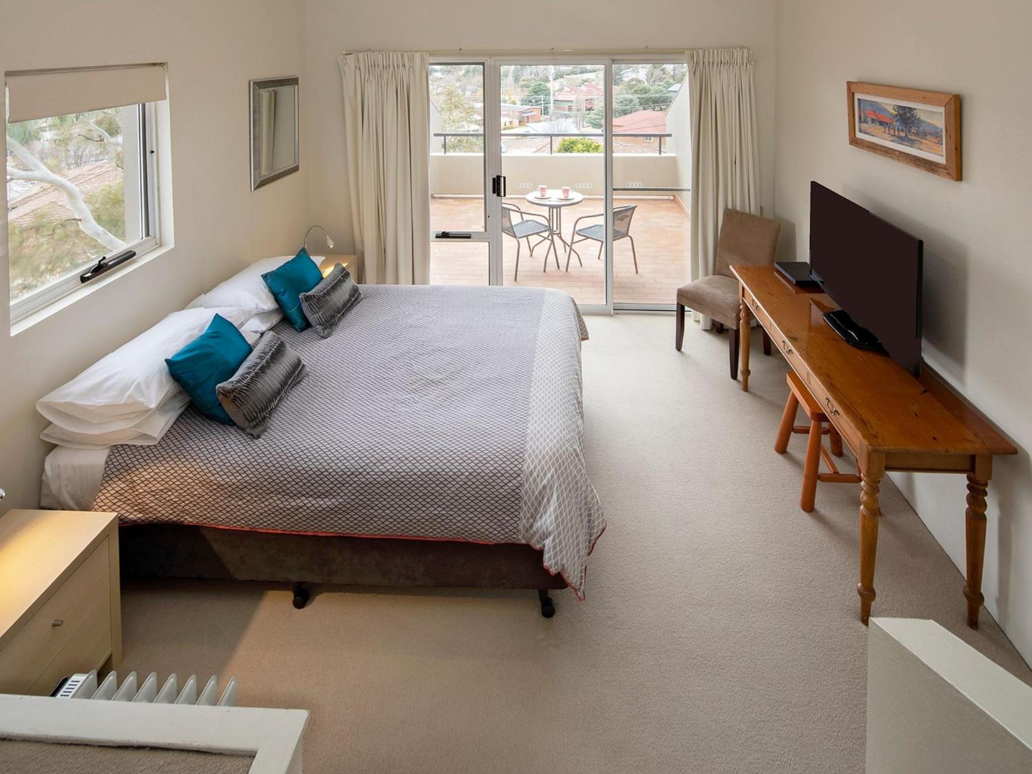 Cascades 18 3 Kurrajong Street view 5