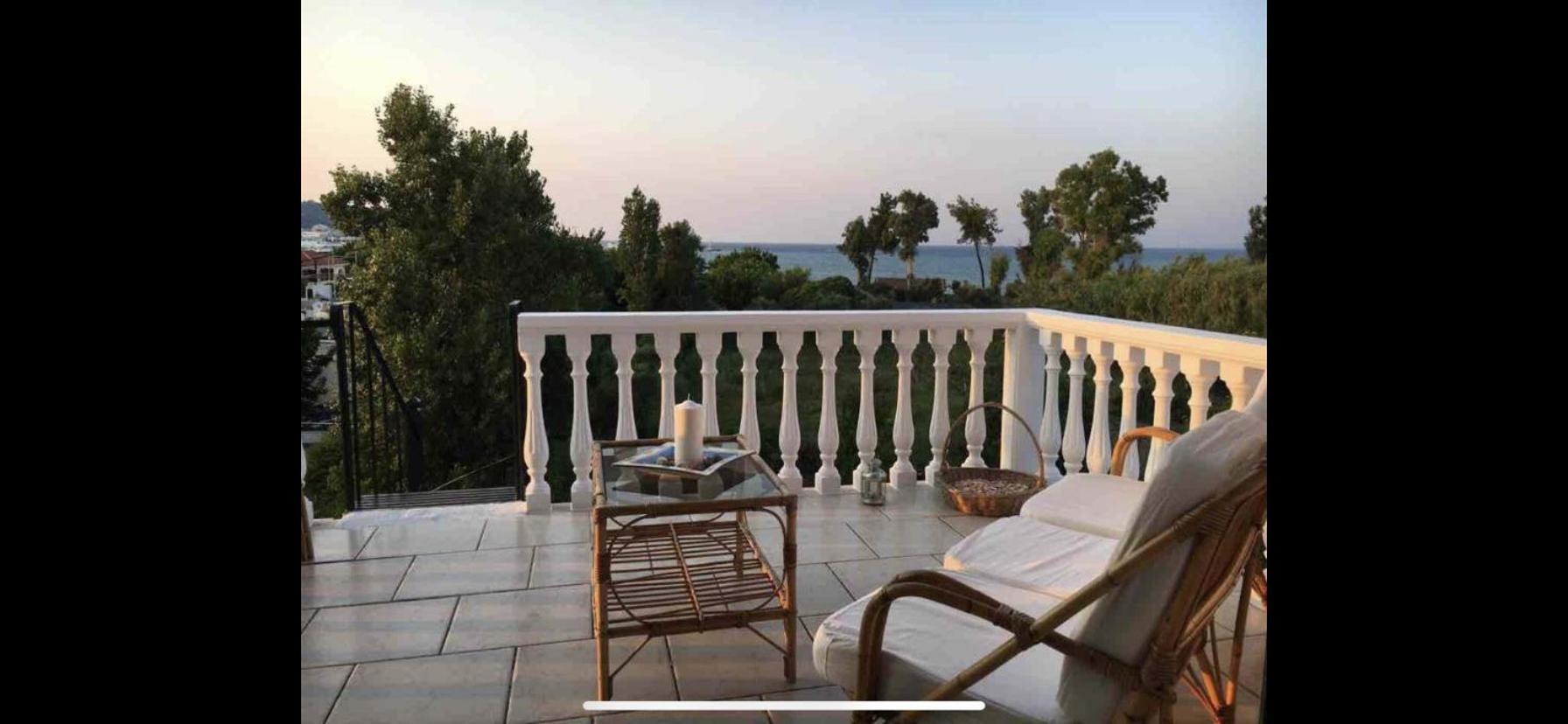 Rosa Seaview Loft view 4