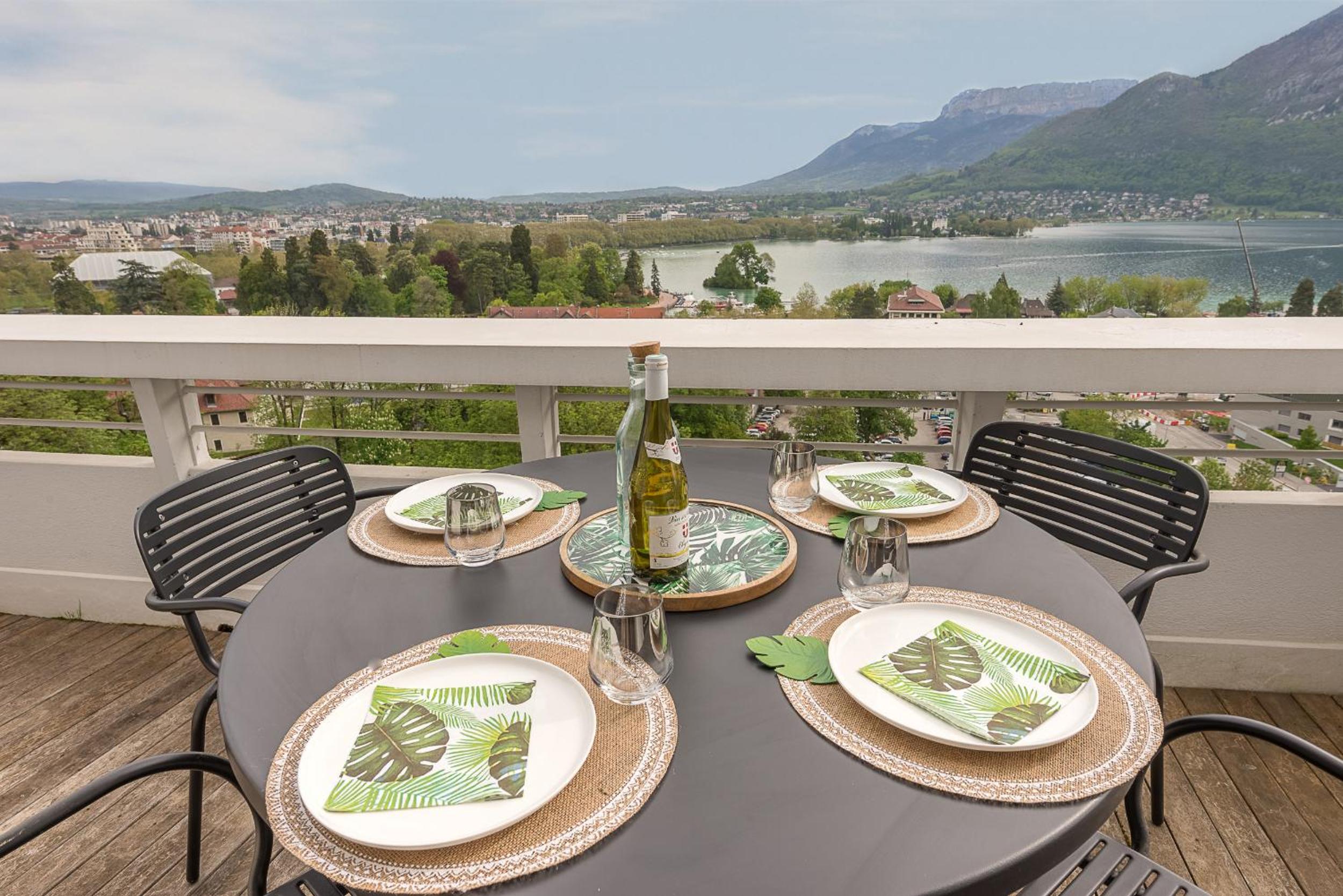 Annecy Lake, Luxury top floor apartment by LocationlacAnnecy, LLA Selections