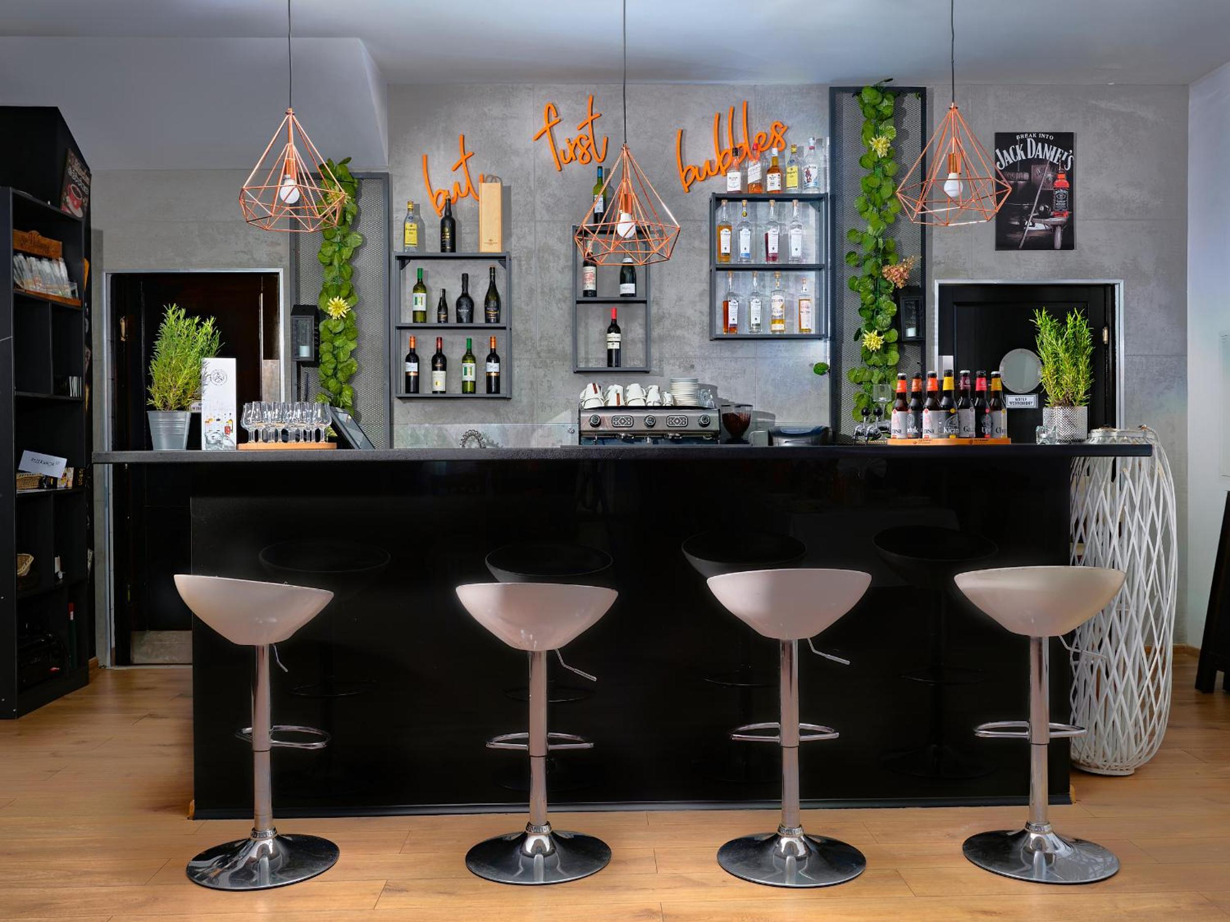 bar