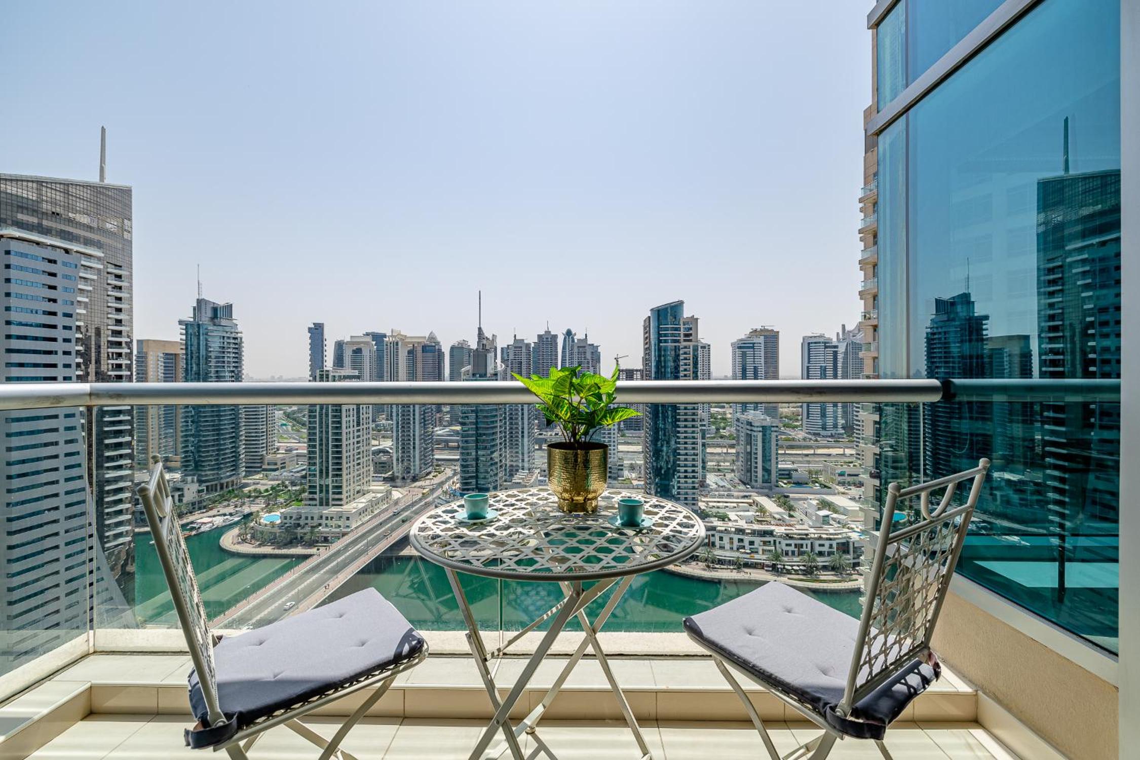 Radiant 2 BR with Marina Views