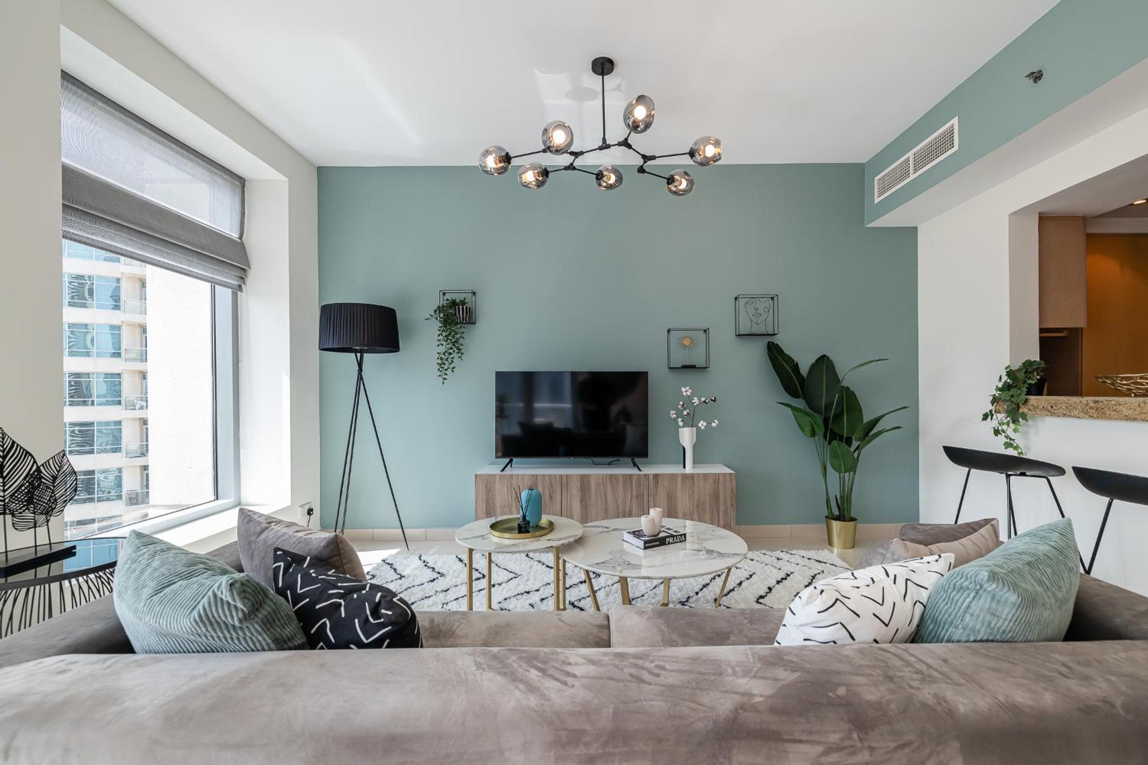 Radiant 2 BR with Marina Views