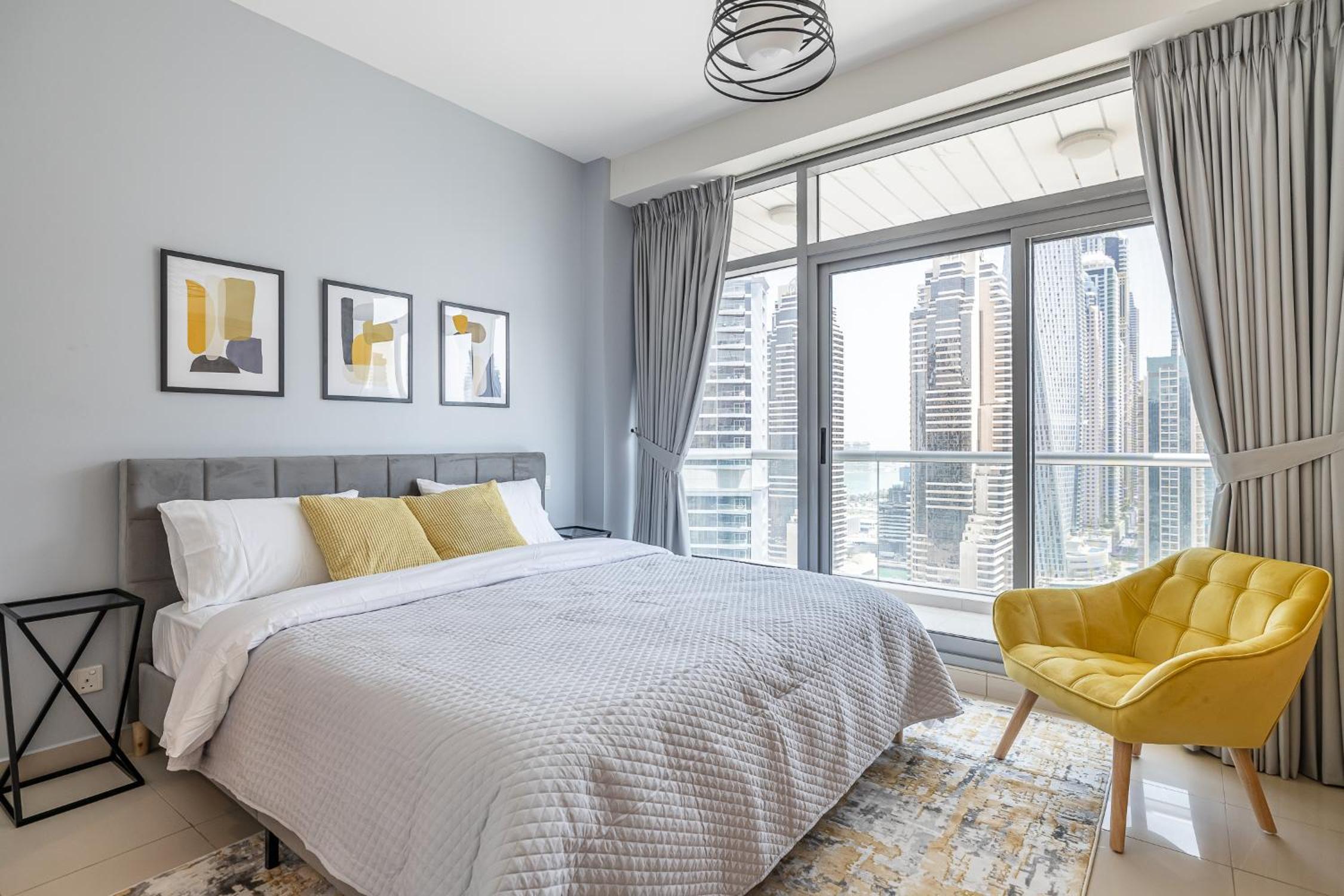 Radiant 2 BR with Marina Views