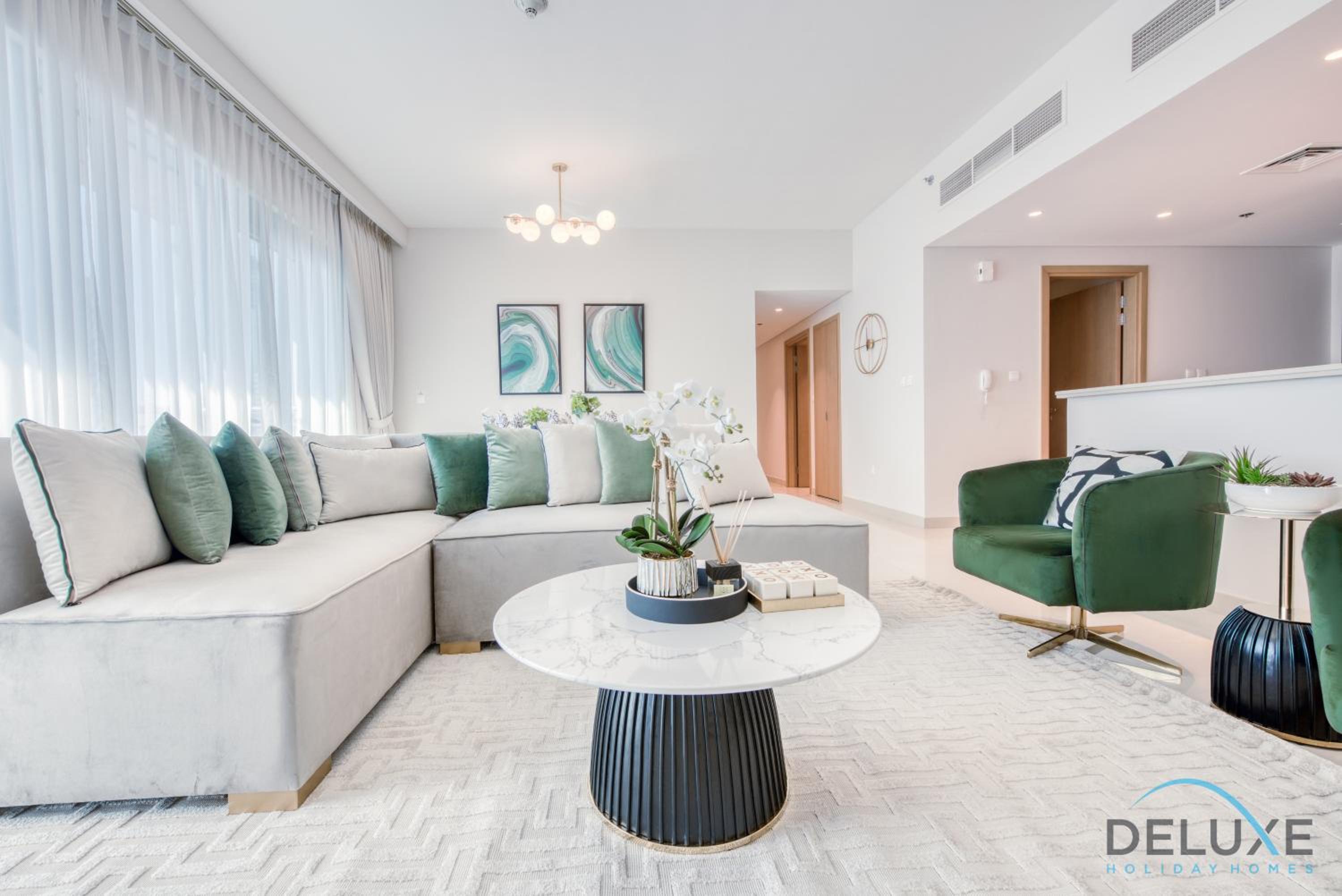 Radiant 3BR With Assistant Room at Harbour Views Tower 1 by Deluxe Holiday Homes