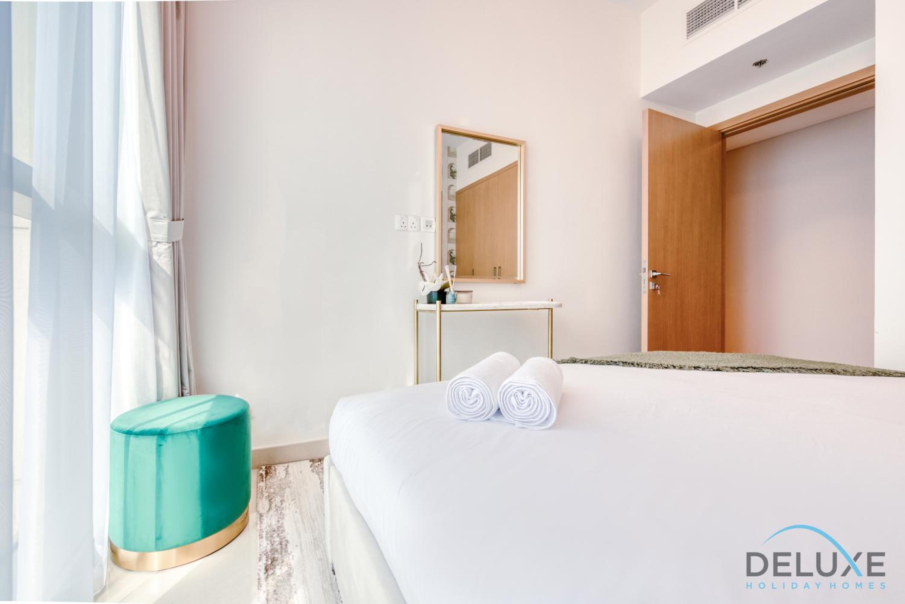 Radiant 3BR With Assistant Room at Harbour Views Tower 1 by Deluxe Holiday Homes