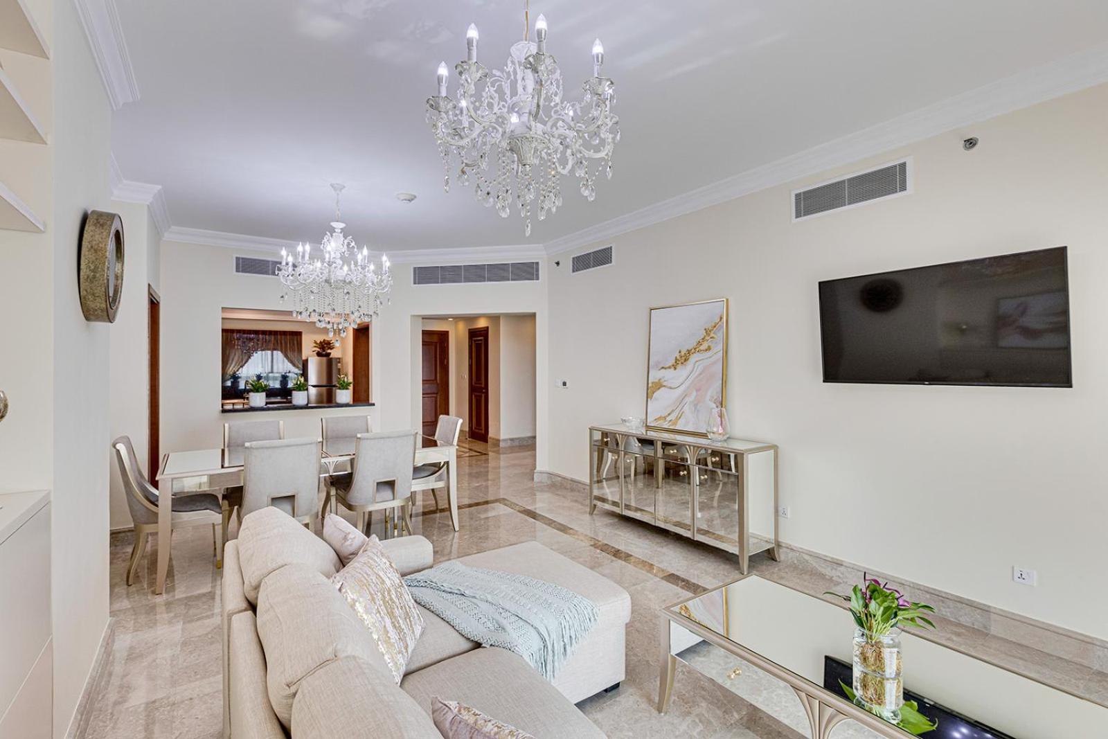 Fairmont Apartments The Palm, Free access to hotel beach and pools