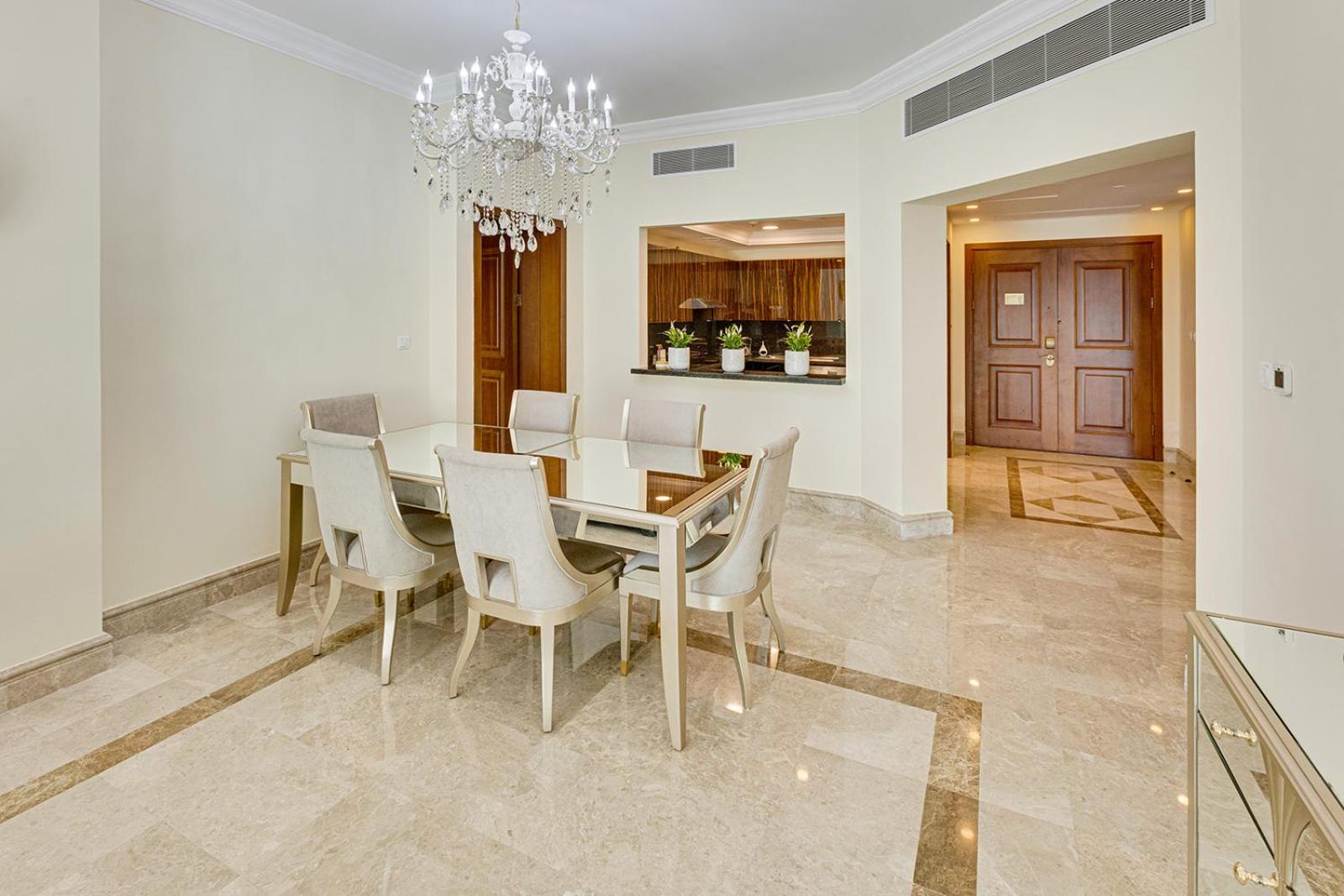 Fairmont Apartments The Palm, Free access to hotel beach and pools