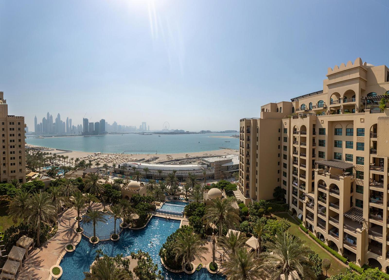 Fairmont Apartments The Palm, Free access to hotel beach and pools