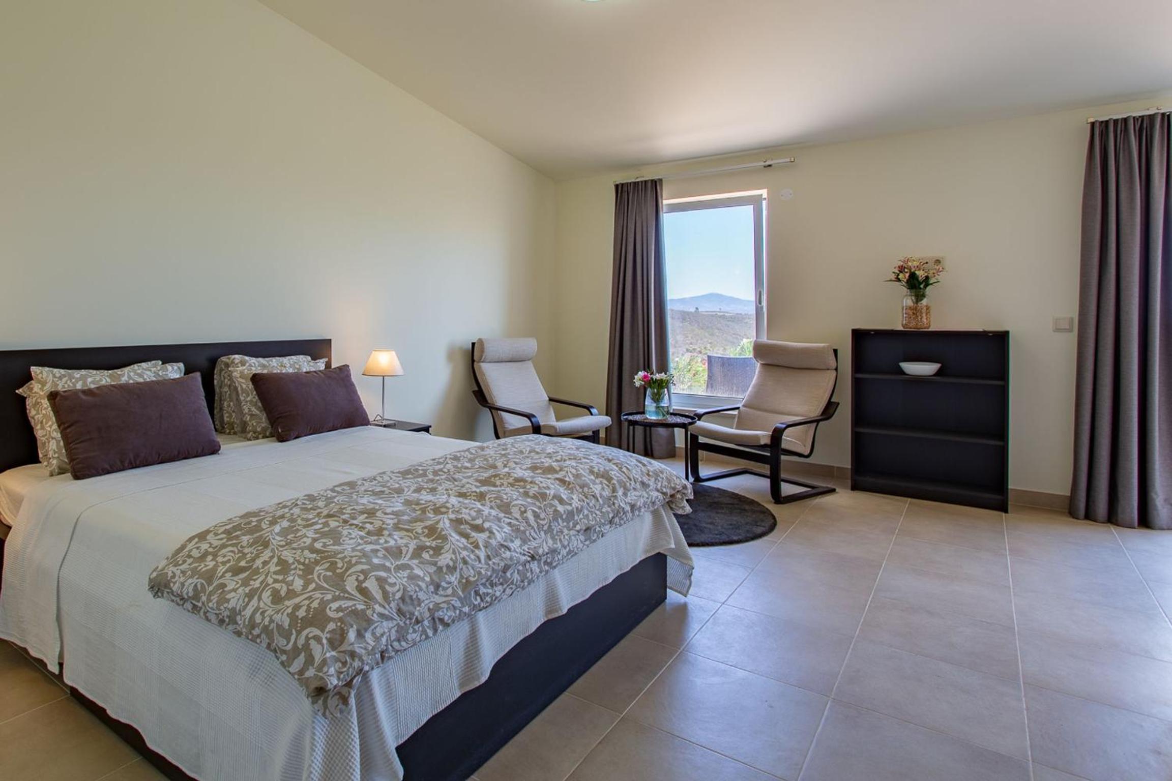 Corte Velada Guest House by LovelyStay