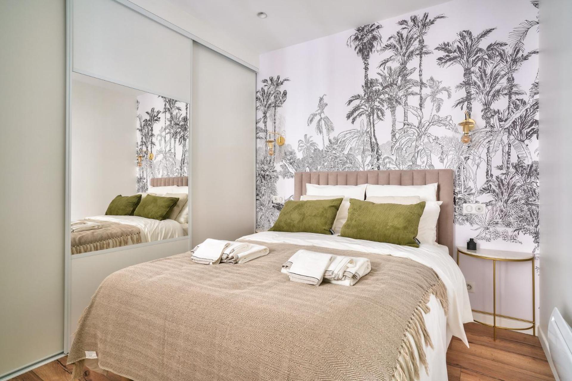 NEW Eiffel Tour ! Splendid Apartments in the Heart of Paris