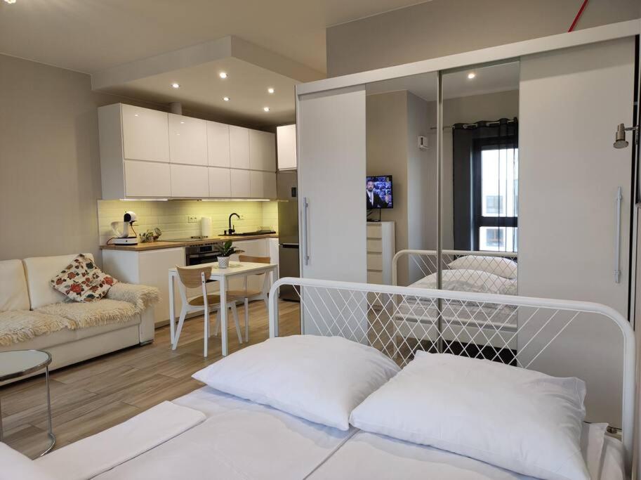 Sweet Apartment vis-a-vis Medicover and Paley Institute