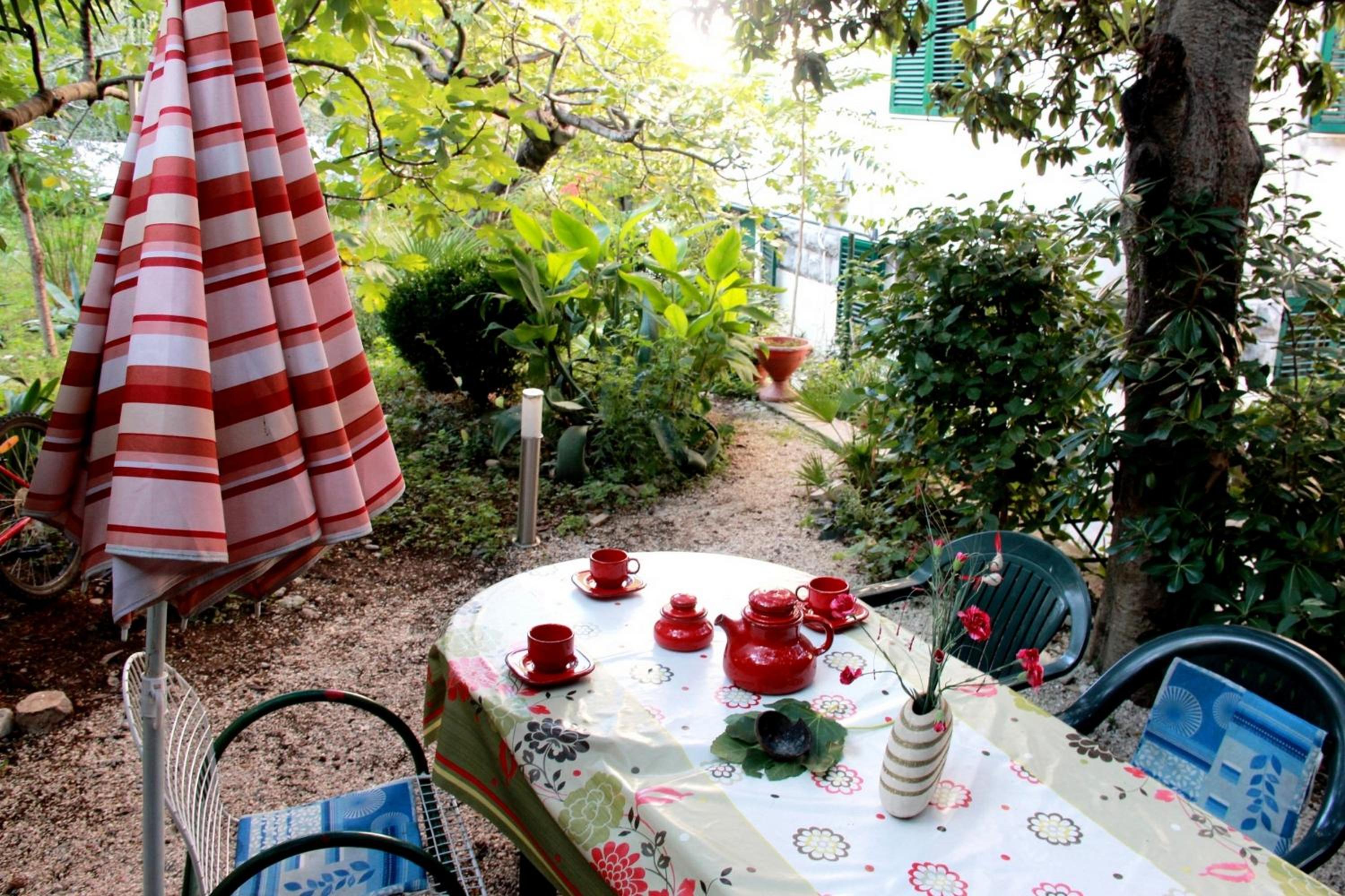 Guest house with garden - Zuvan view 2