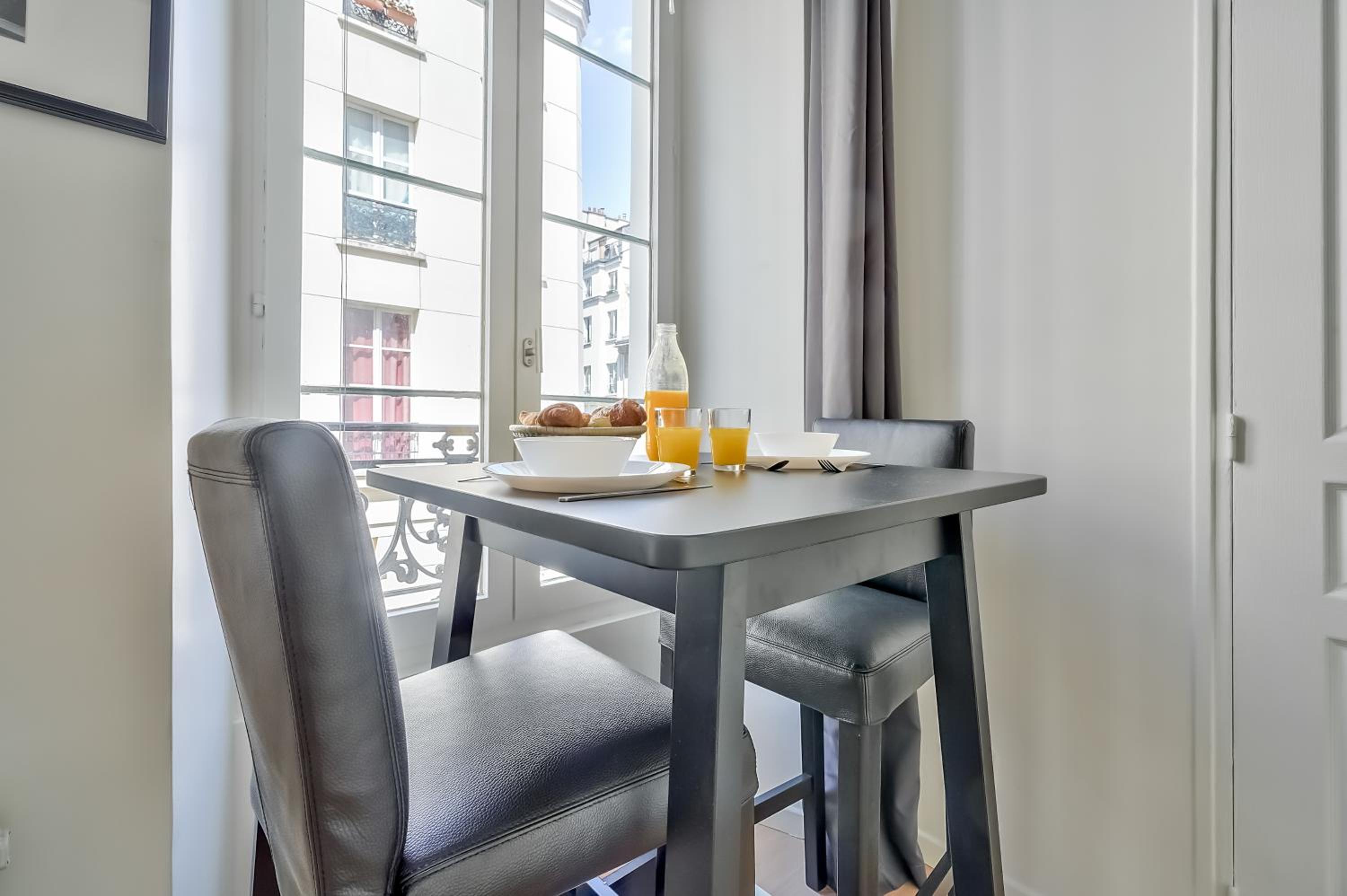 Cute Mezzanine Studio in the Heart of Paris (2M)
