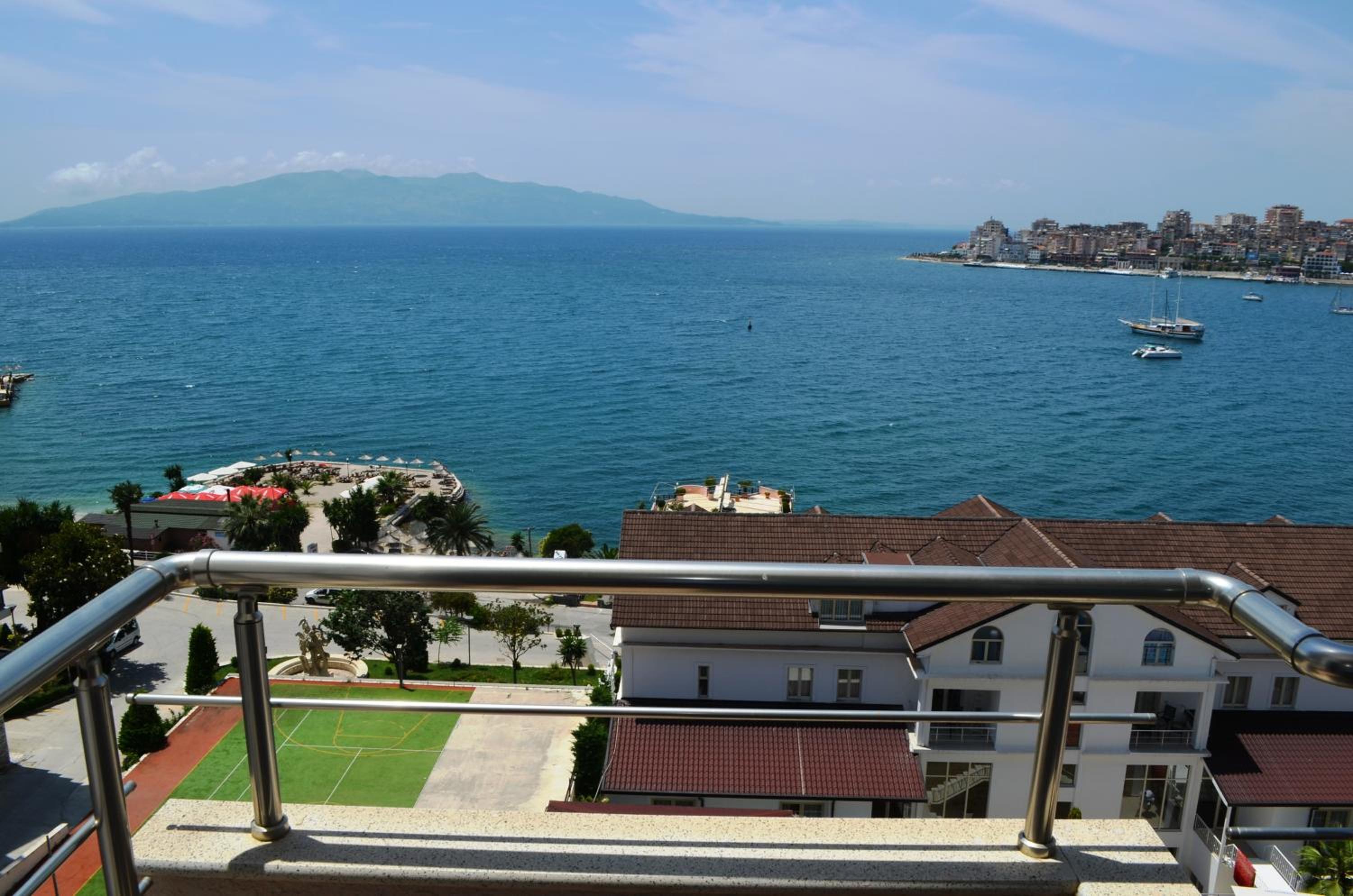 Vincent Apartment