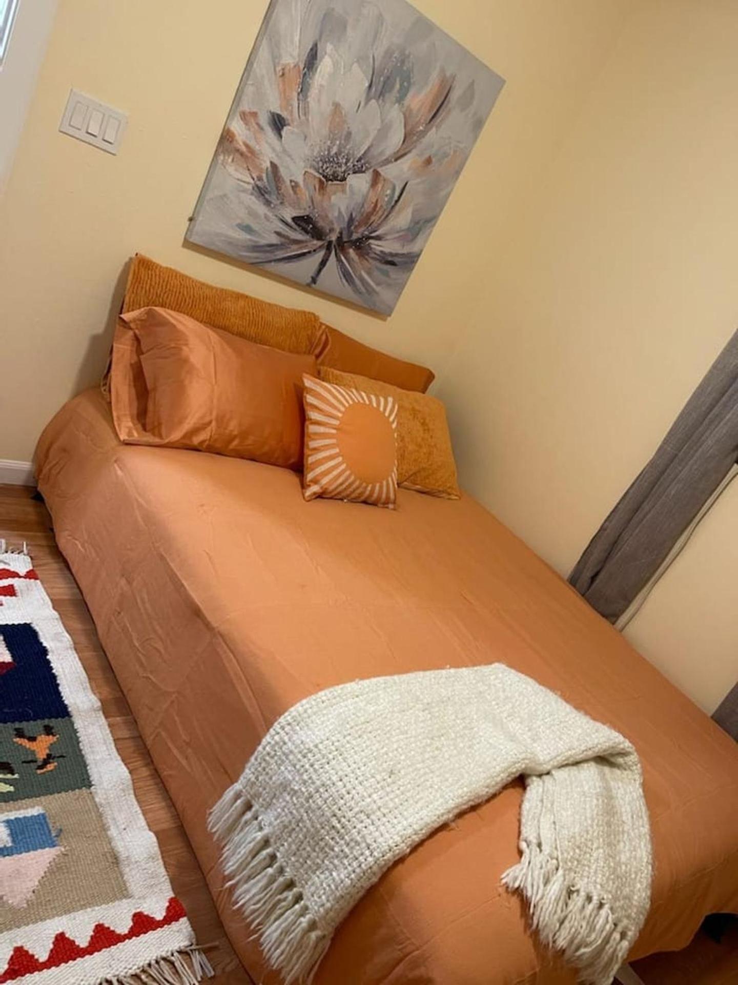 Warm and Comfy Antioch Cottage, close to everything