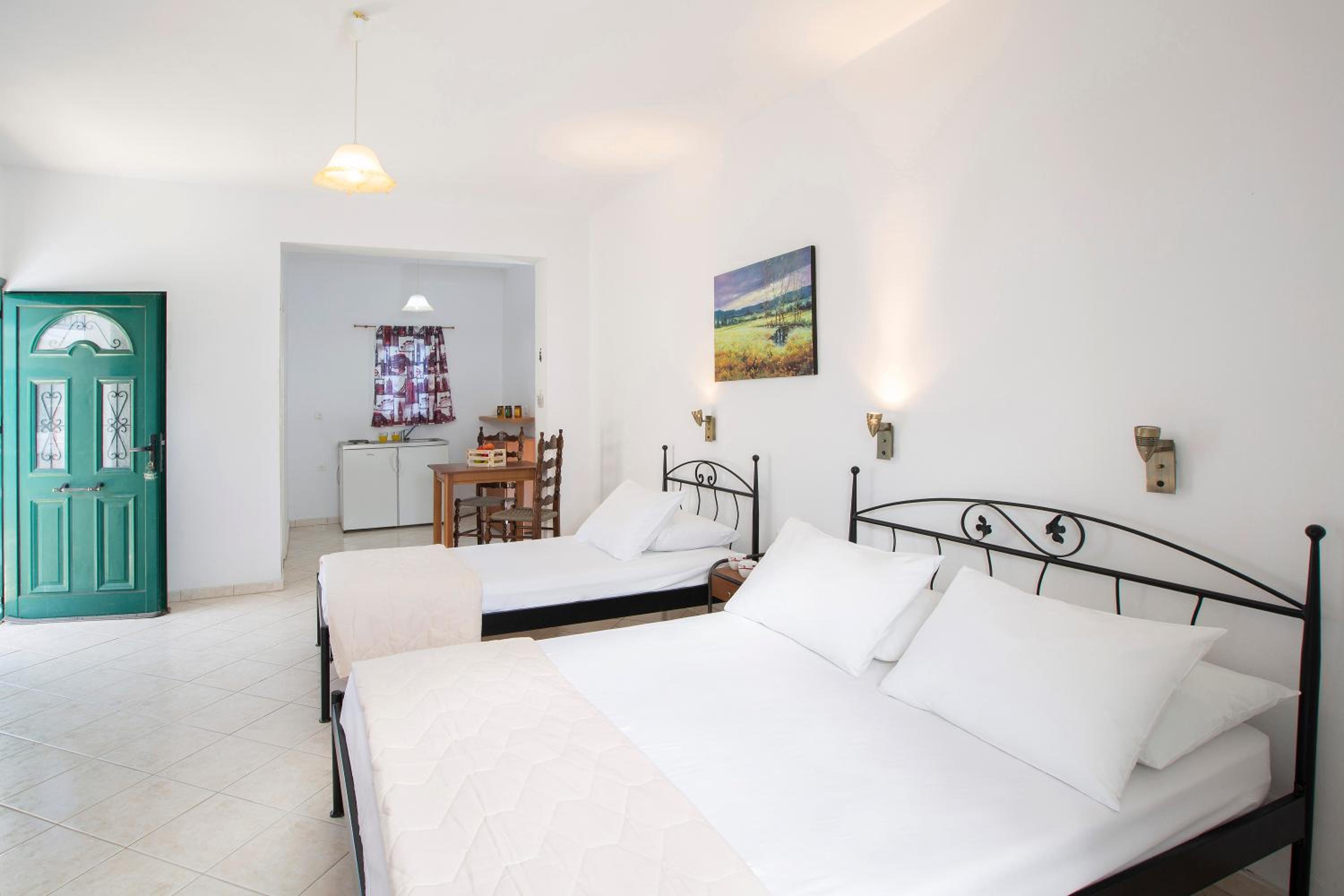 Spacious Studios Lefkada Mountain View Near Beach